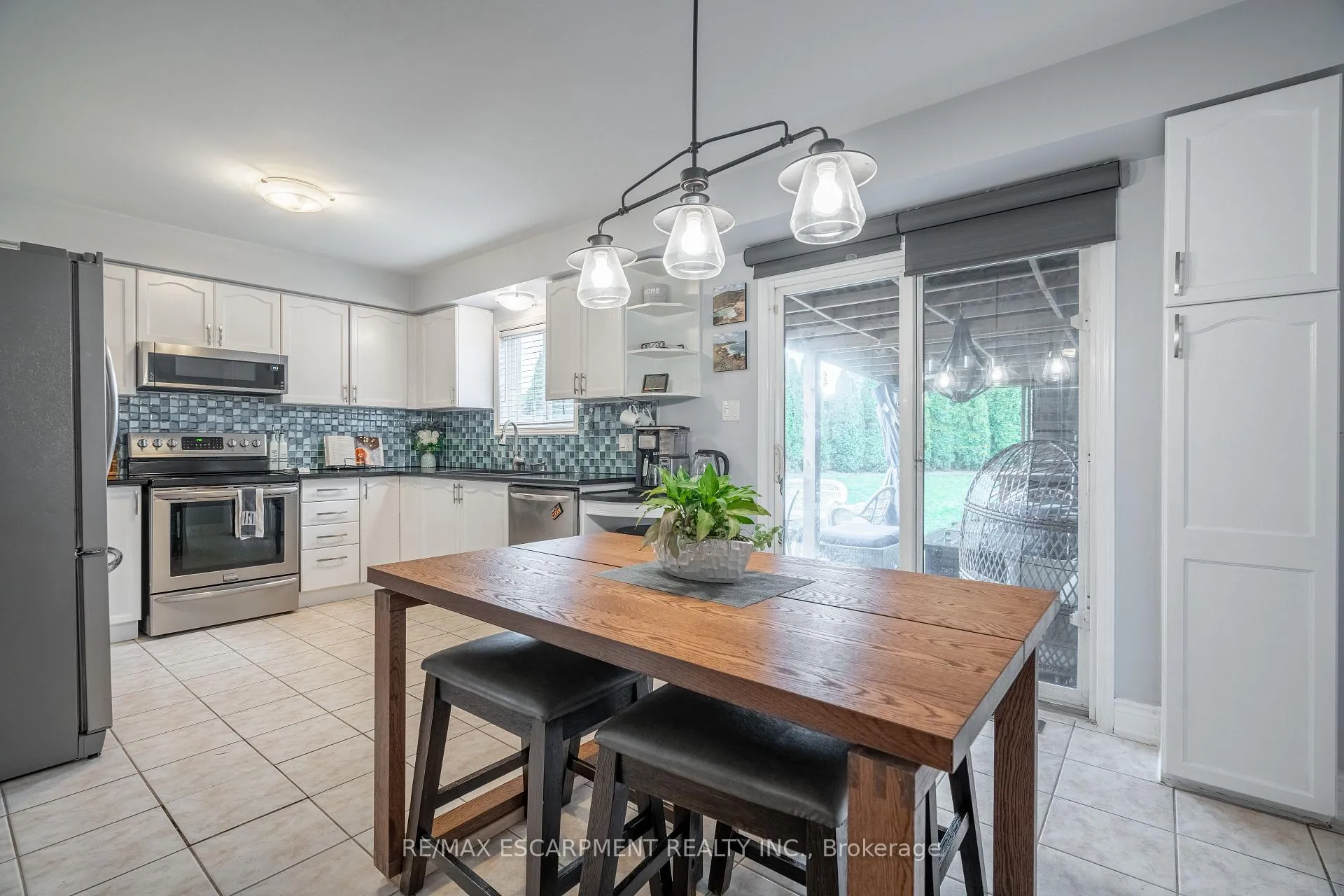 Photo 11 of 52 Meadow Wood Crescent, Hamilton, Stoney Creek — HOMEH