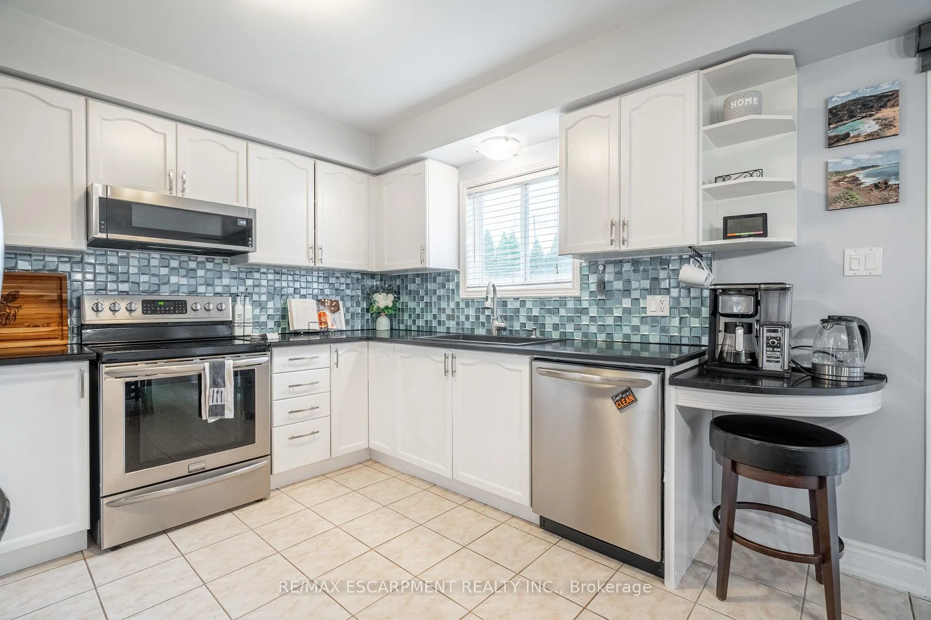 Photo 14 of 52 Meadow Wood Crescent, Hamilton, Stoney Creek — HOMEH