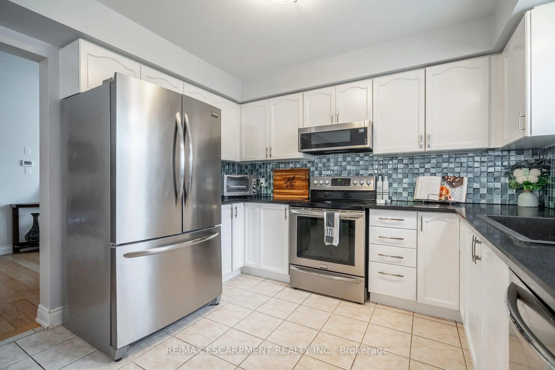 Photo 15 of 52 Meadow Wood Crescent, Hamilton, Stoney Creek — HOMEH
