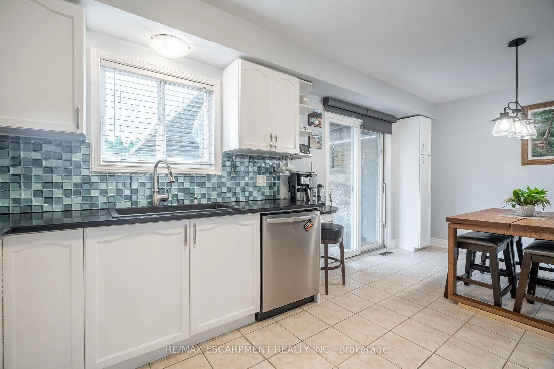 Photo 16 of 52 Meadow Wood Crescent, Hamilton, Stoney Creek — HOMEH