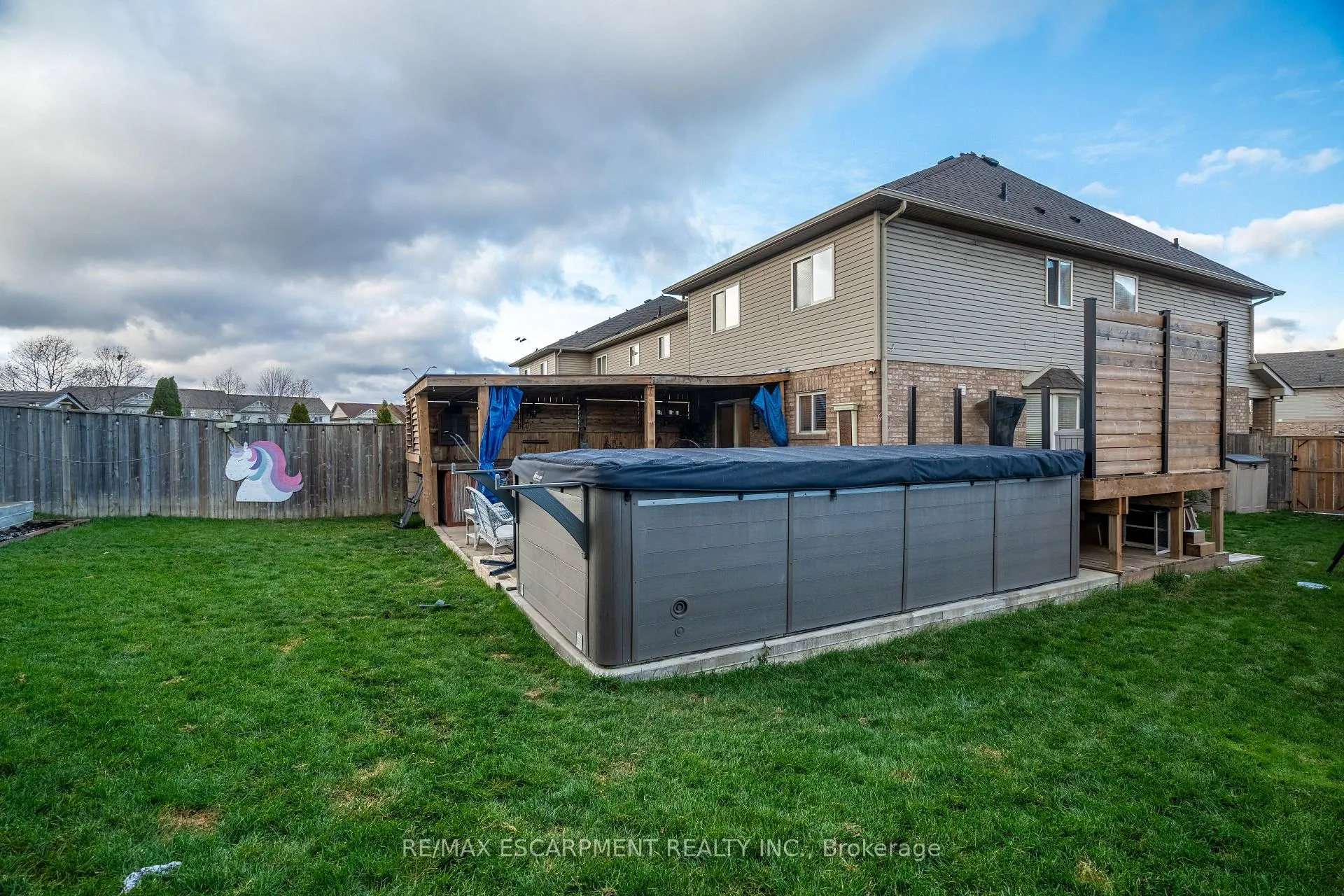 Photo 36 of 52 Meadow Wood Crescent, Hamilton, Stoney Creek — HOMEH