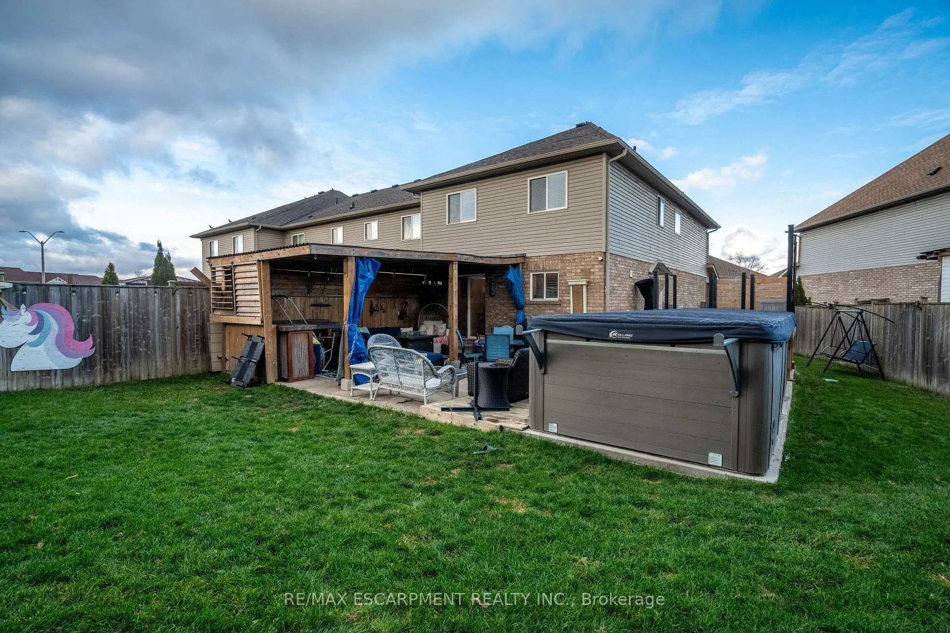 Photo 37 of 52 Meadow Wood Crescent, Hamilton, Stoney Creek — HOMEH