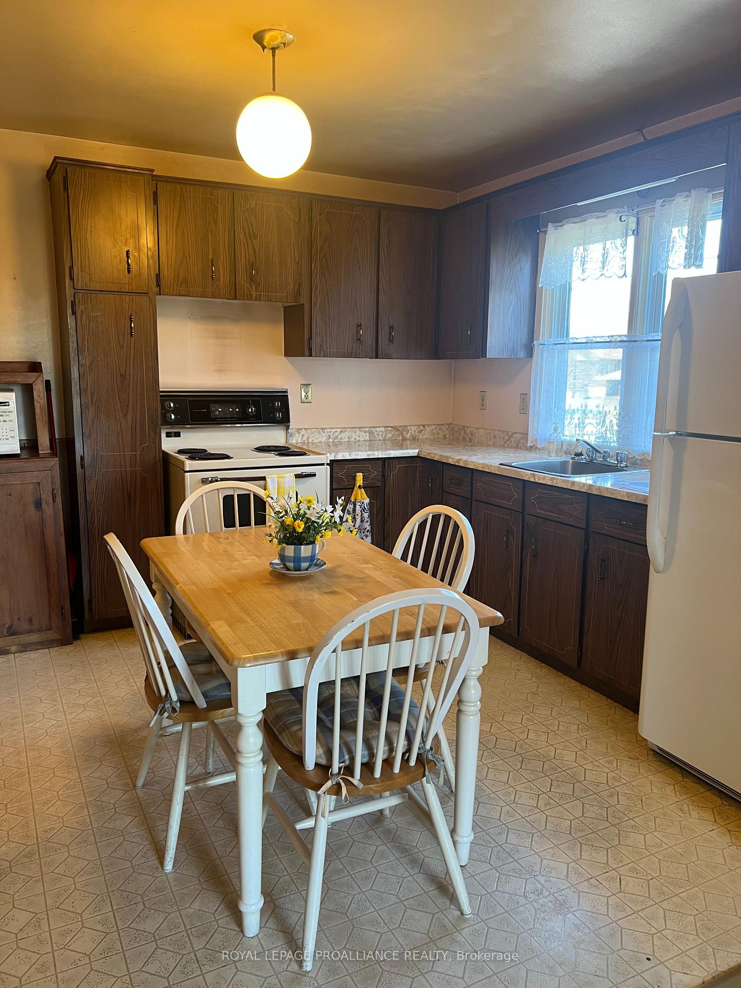 Photo 4 of 48 Gilbert Street, Belleville, Belleville Ward — HOMEH