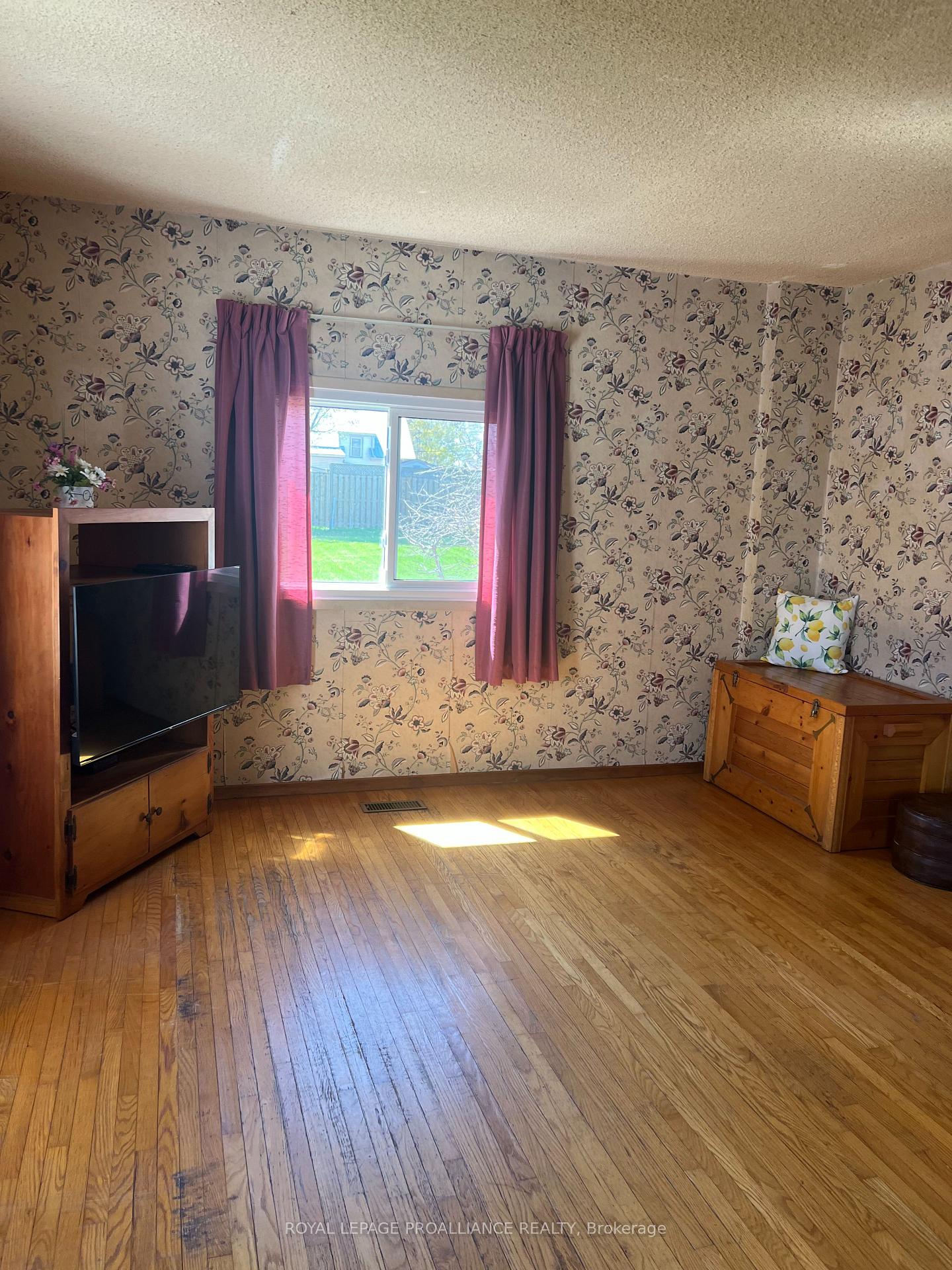 Photo 5 of 48 Gilbert Street, Belleville, Belleville Ward — HOMEH