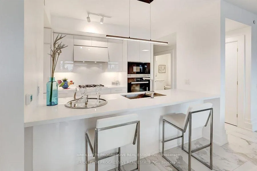 Photo 7 of Unit 202, 3 Southvale Drive, Toronto, Leaside — HOMEH