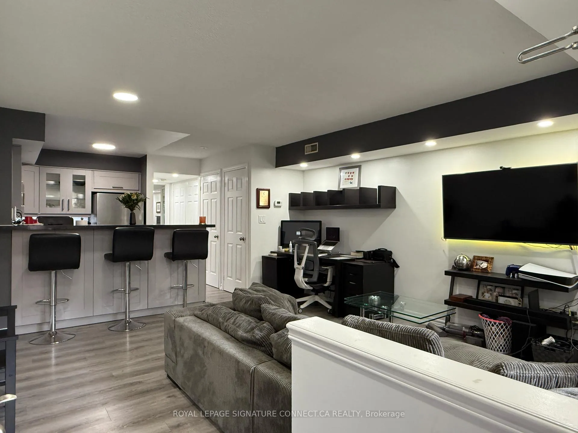 Front of Unit TH39, 208 Niagara Street