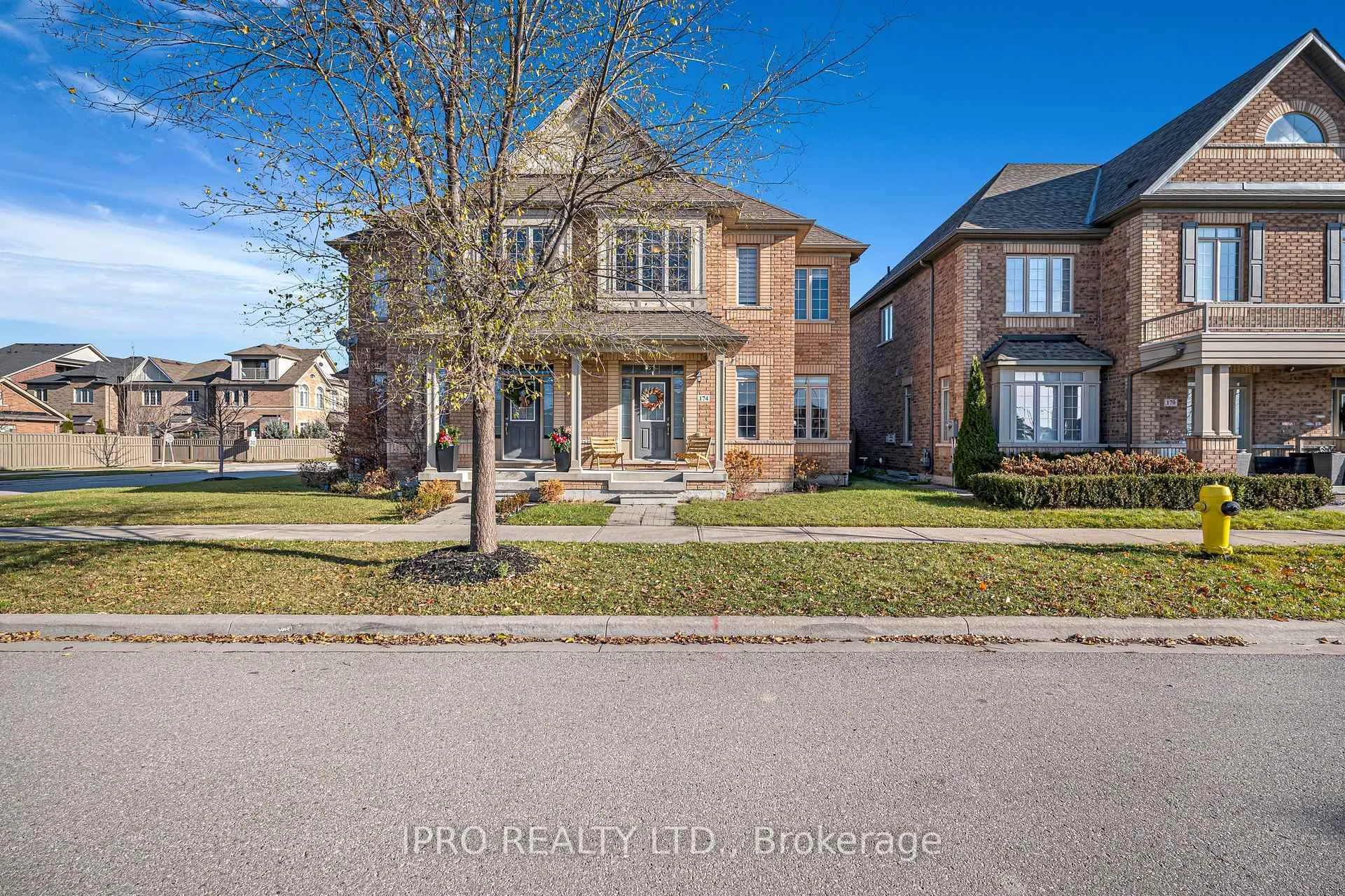 Photo 2 of 174 Moody Drive, Vaughan, Kleinburg — HOMEH