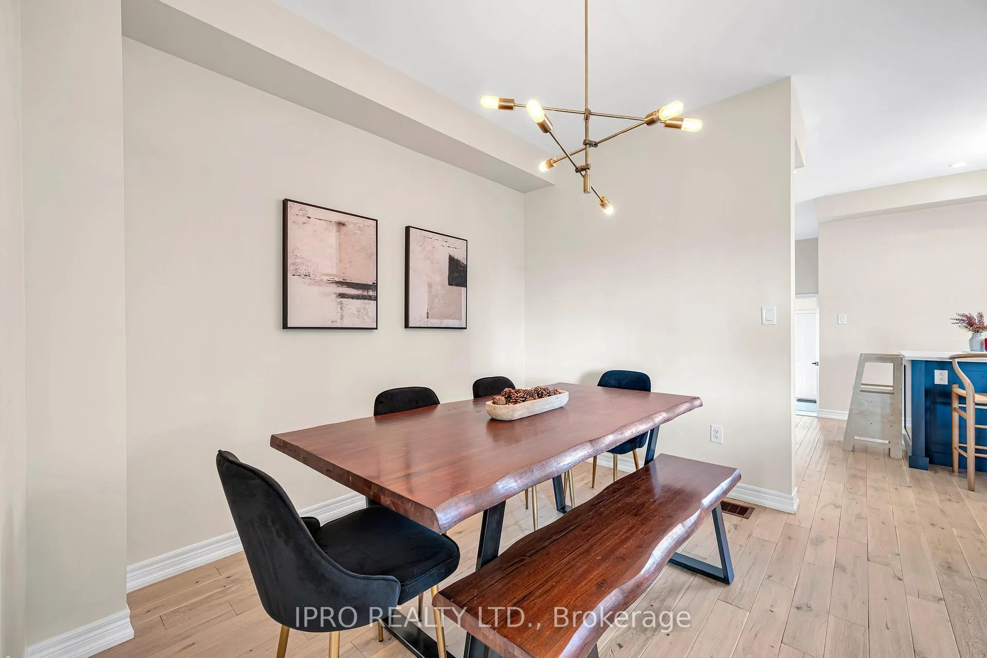 Photo 9 of 174 Moody Drive, Vaughan, Kleinburg — HOMEH