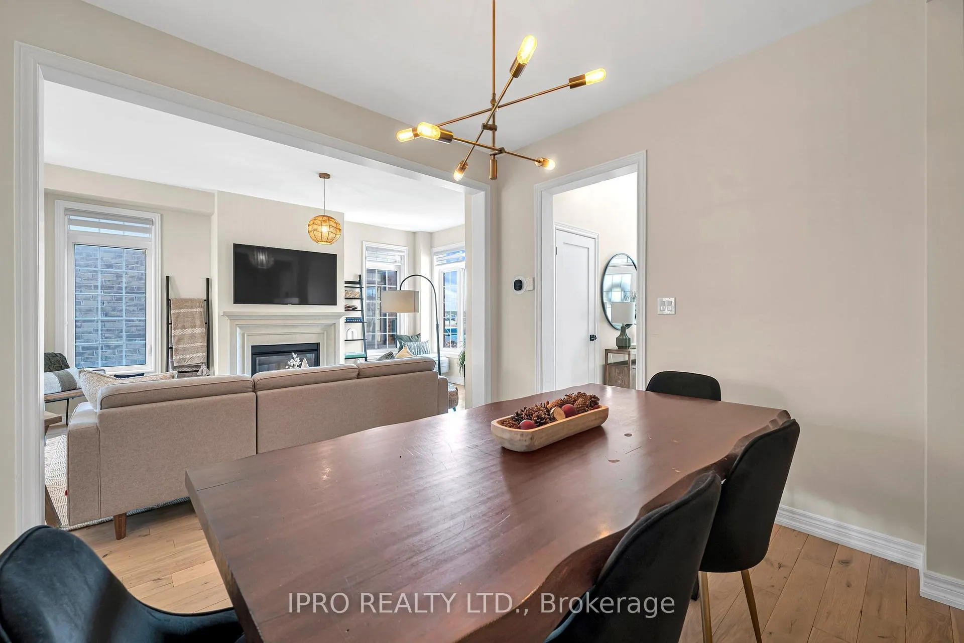 Photo 10 of 174 Moody Drive, Vaughan, Kleinburg — HOMEH