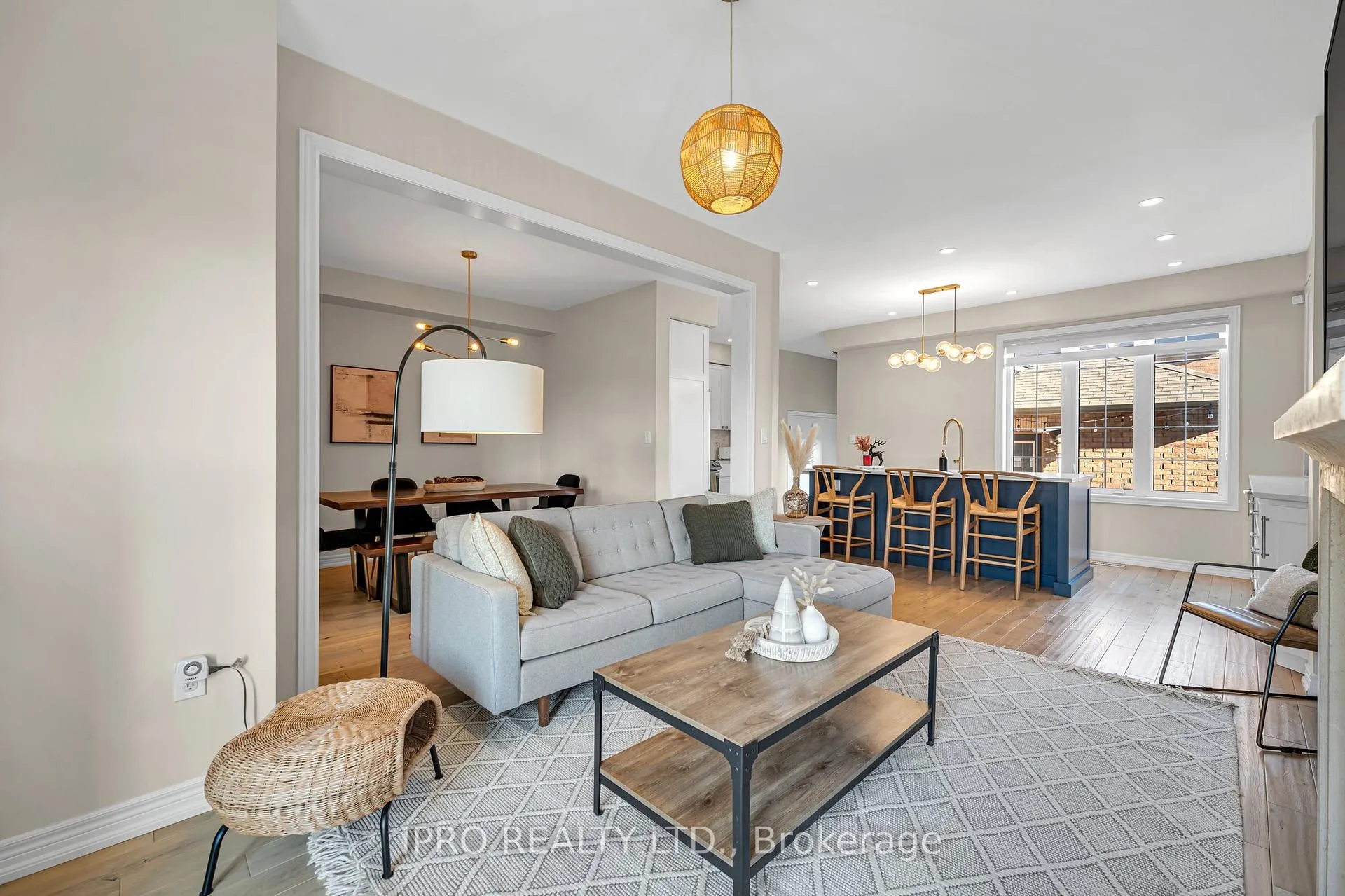 Photo 13 of 174 Moody Drive, Vaughan, Kleinburg — HOMEH