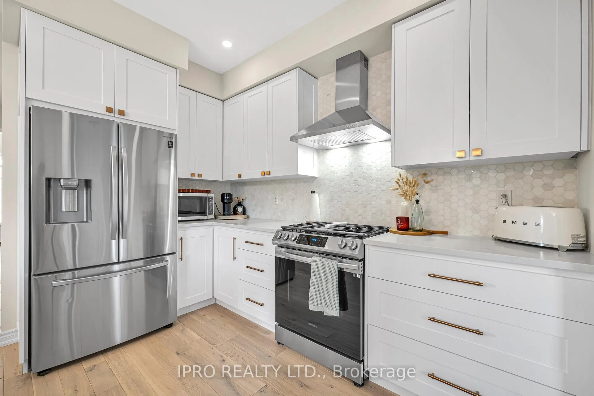 Photo 16 of 174 Moody Drive, Vaughan, Kleinburg — HOMEH