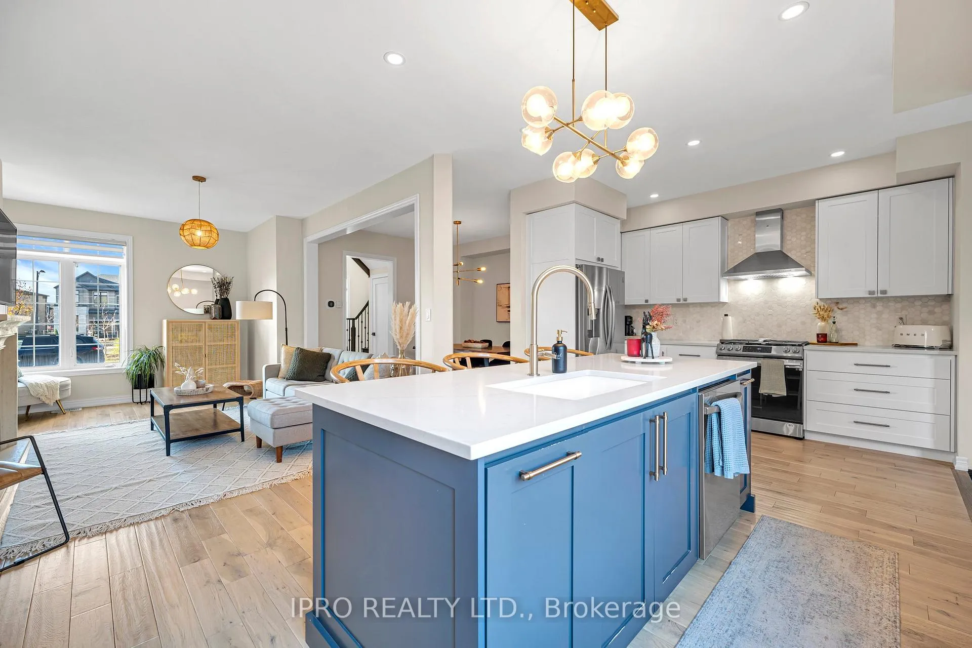 Photo 17 of 174 Moody Drive, Vaughan, Kleinburg — HOMEH