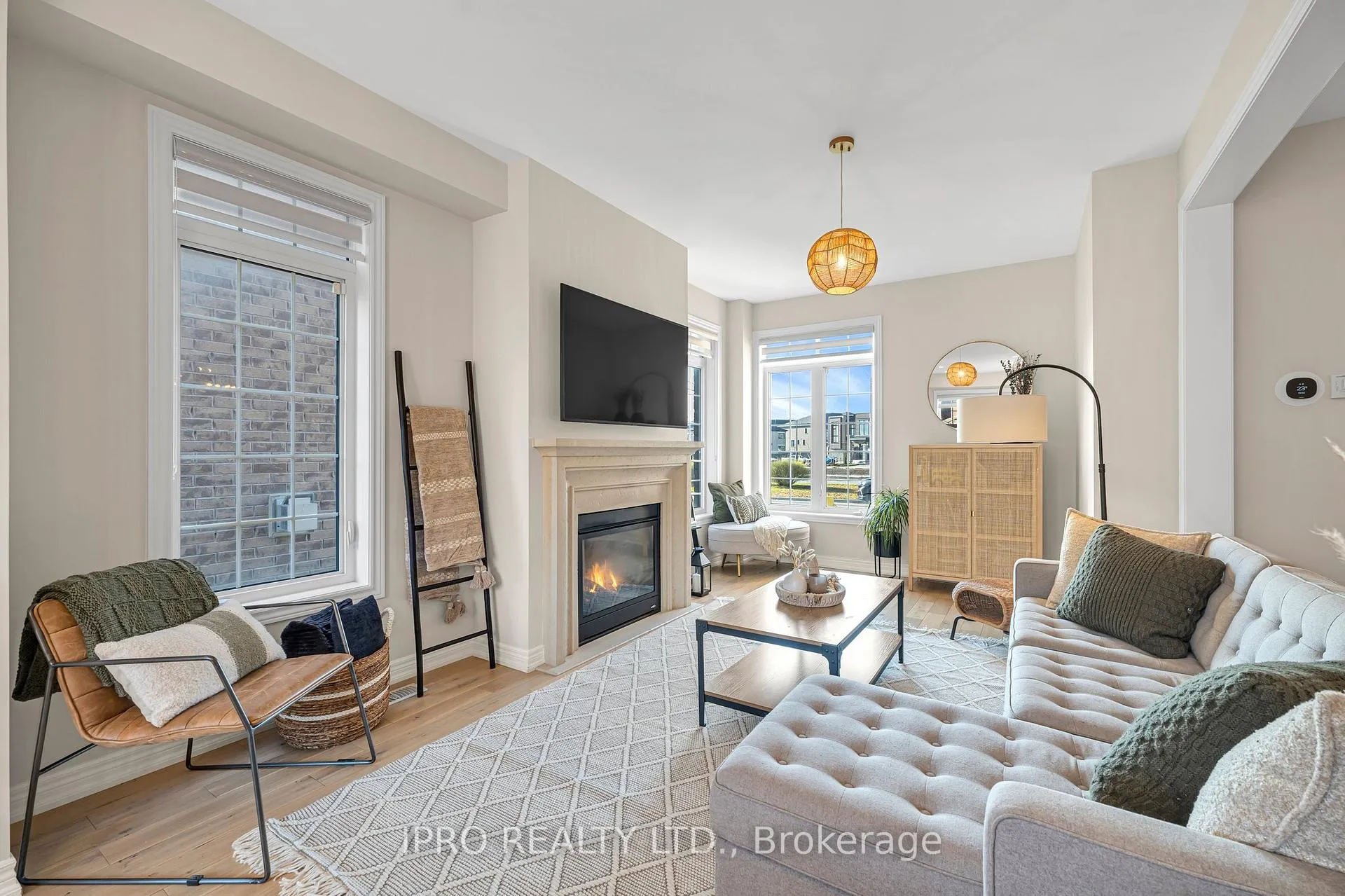 Photo 18 of 174 Moody Drive, Vaughan, Kleinburg — HOMEH
