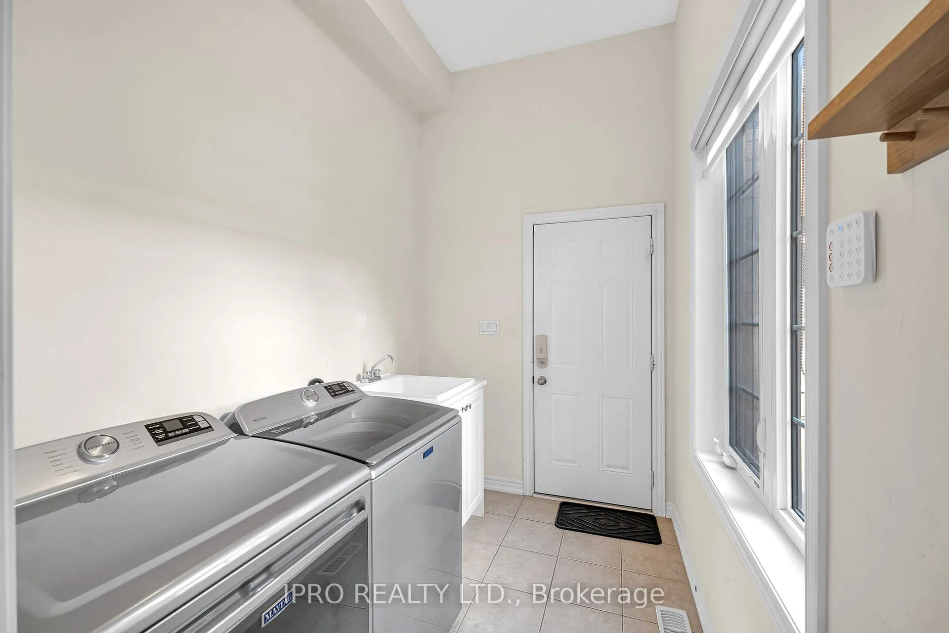 Photo 21 of 174 Moody Drive, Vaughan, Kleinburg — HOMEH