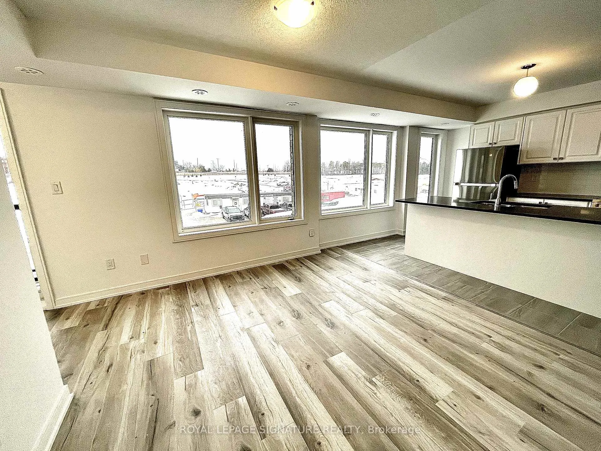 Photo 8 of 36 Magnolia Lane, Barrie, Innis-Shore — HOMEH
