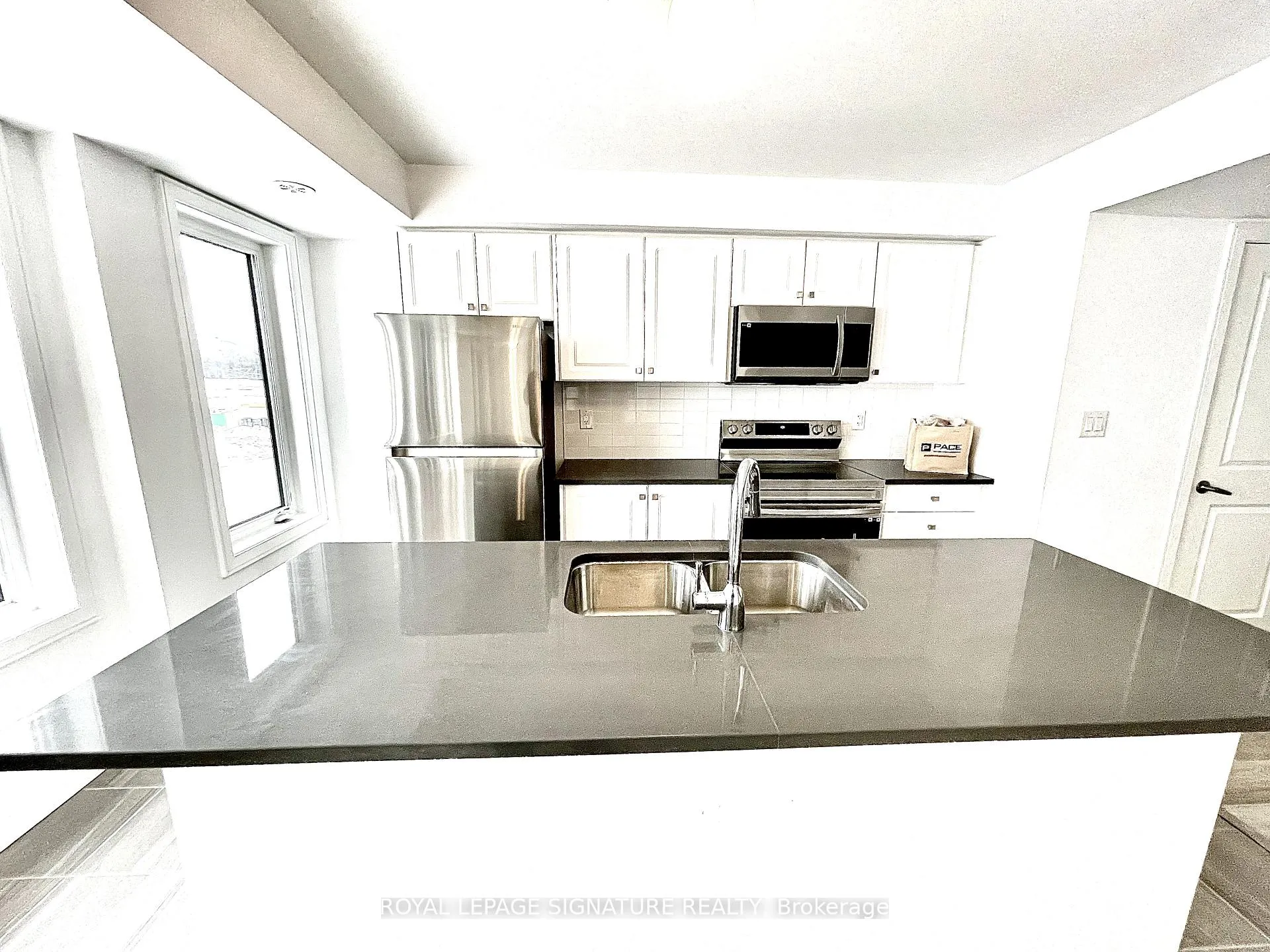 Photo 9 of 36 Magnolia Lane, Barrie, Innis-Shore — HOMEH