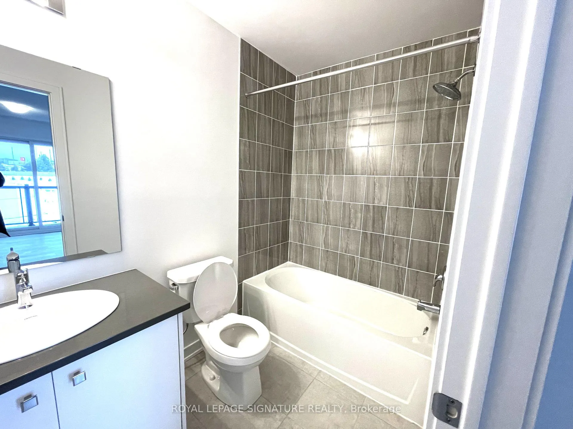 Photo 13 of 36 Magnolia Lane, Barrie, Innis-Shore — HOMEH