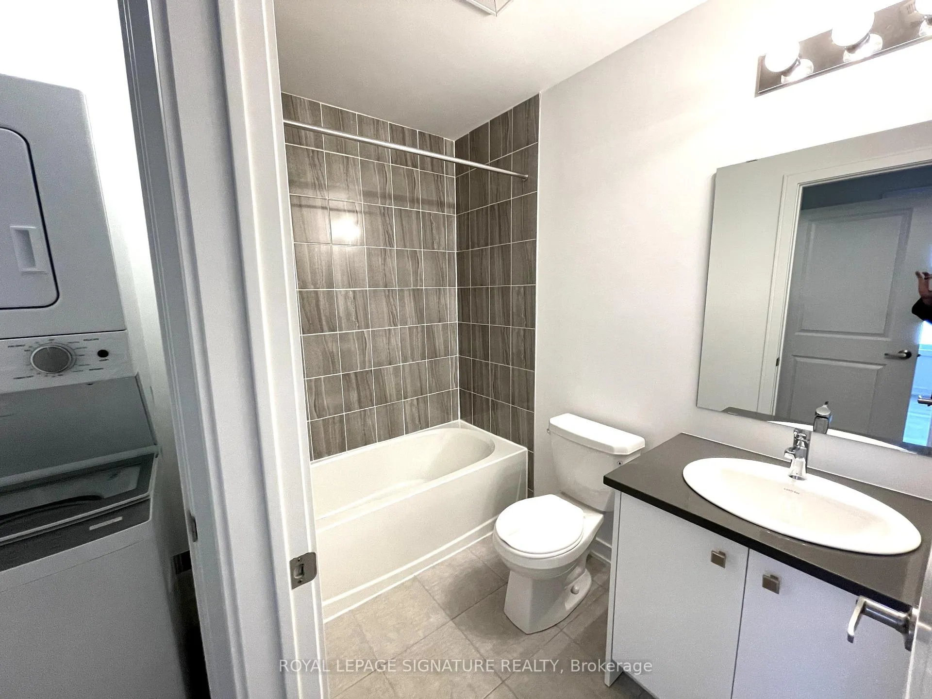 Photo 17 of 36 Magnolia Lane, Barrie, Innis-Shore — HOMEH