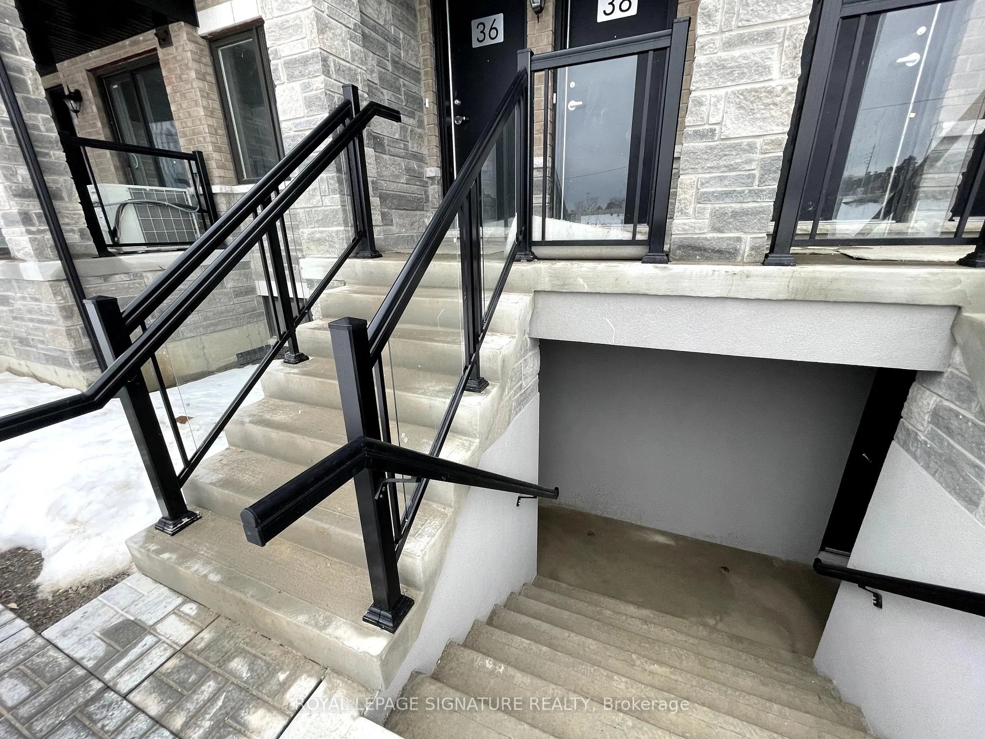 Photo 18 of 36 Magnolia Lane, Barrie, Innis-Shore — HOMEH