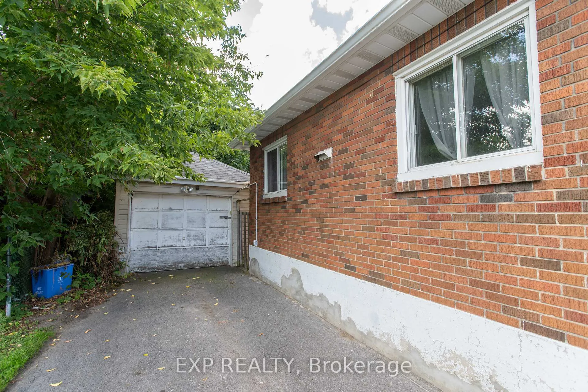 Photo 2 of 501 McConnell Avenue, Cornwall — HOMEH
