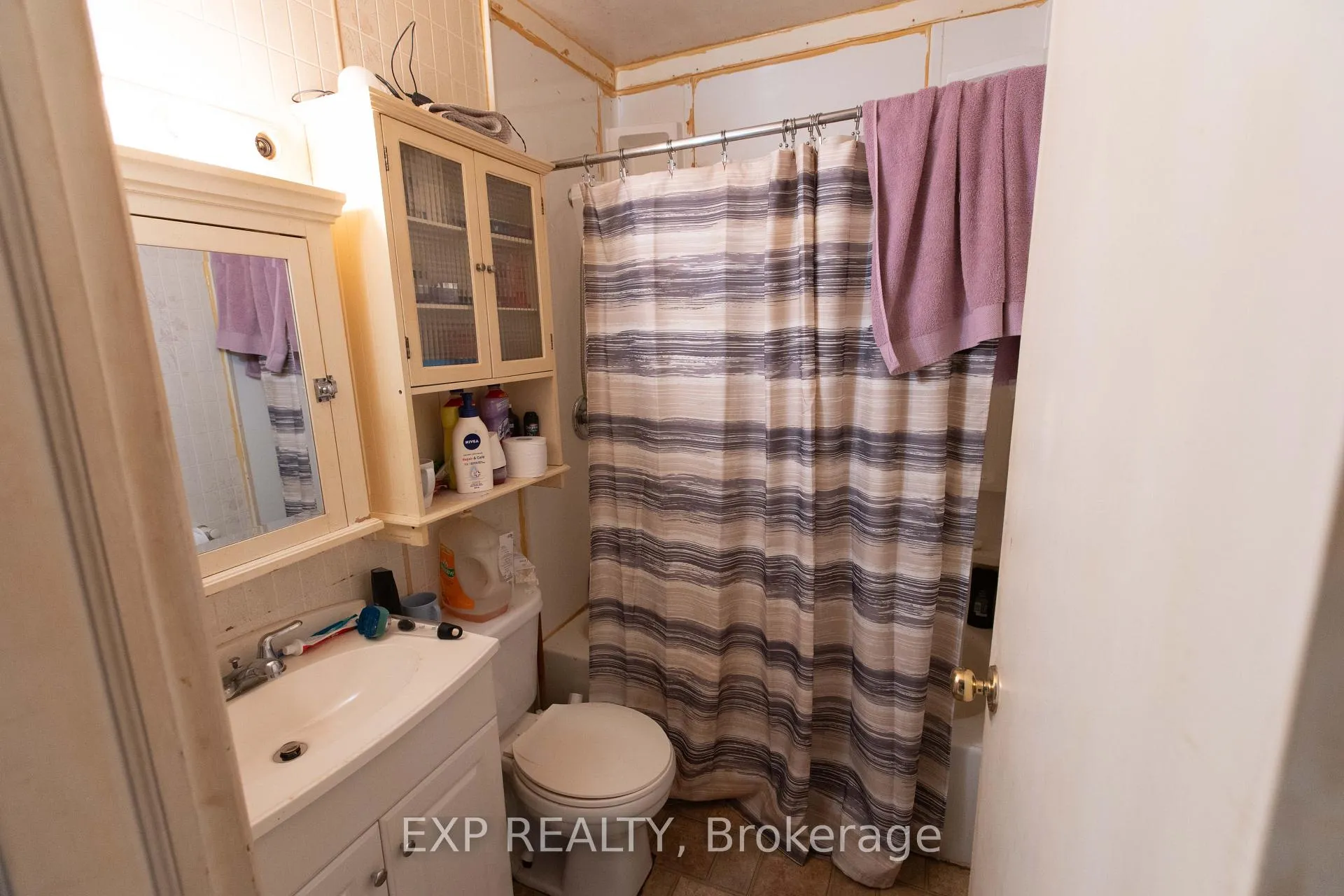 Photo 10 of 501 McConnell Avenue, Cornwall — HOMEH