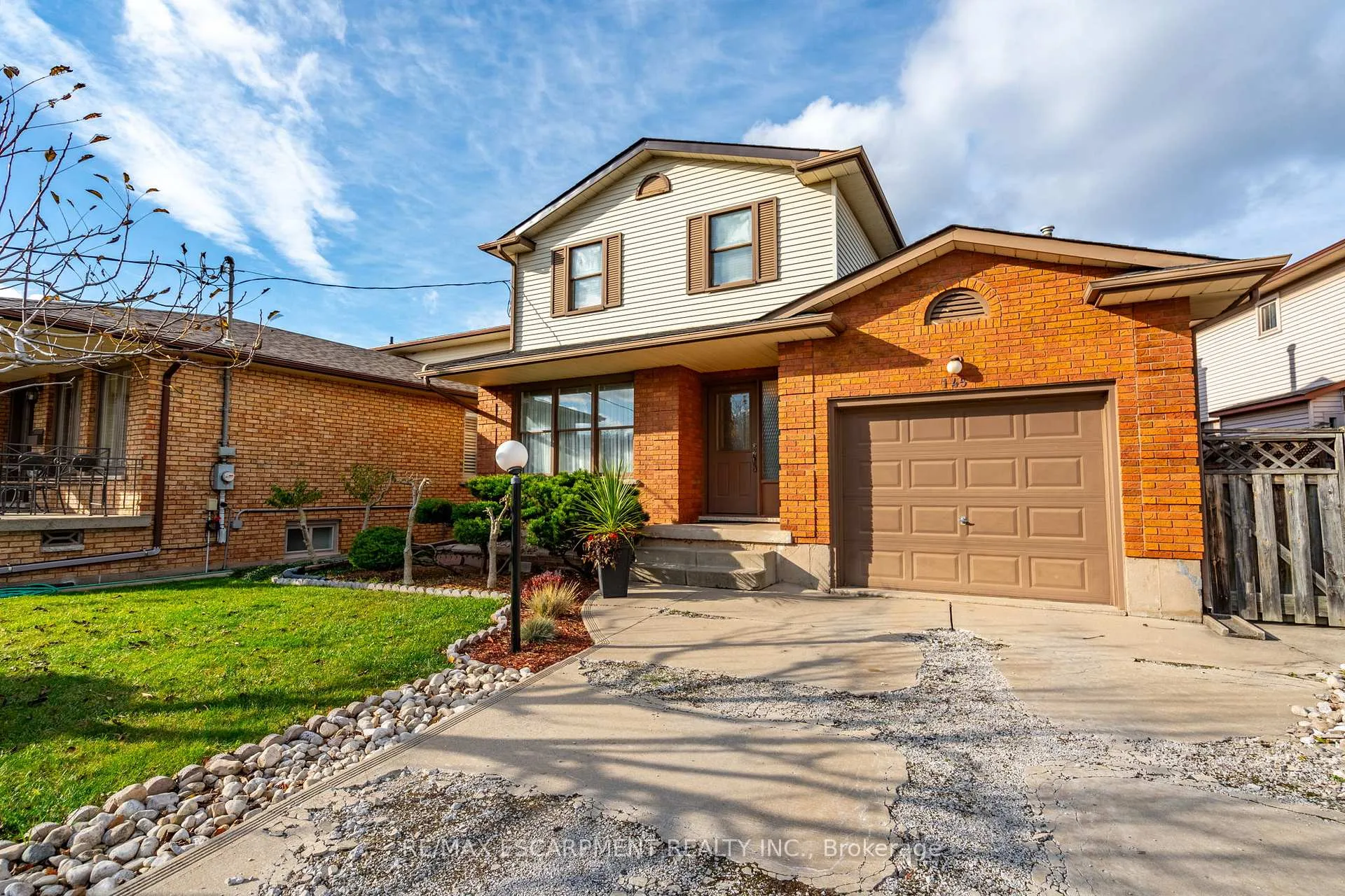 Photo 2 of 145 Homeside Avenue, Hamilton, Stoney Creek — HOMEH