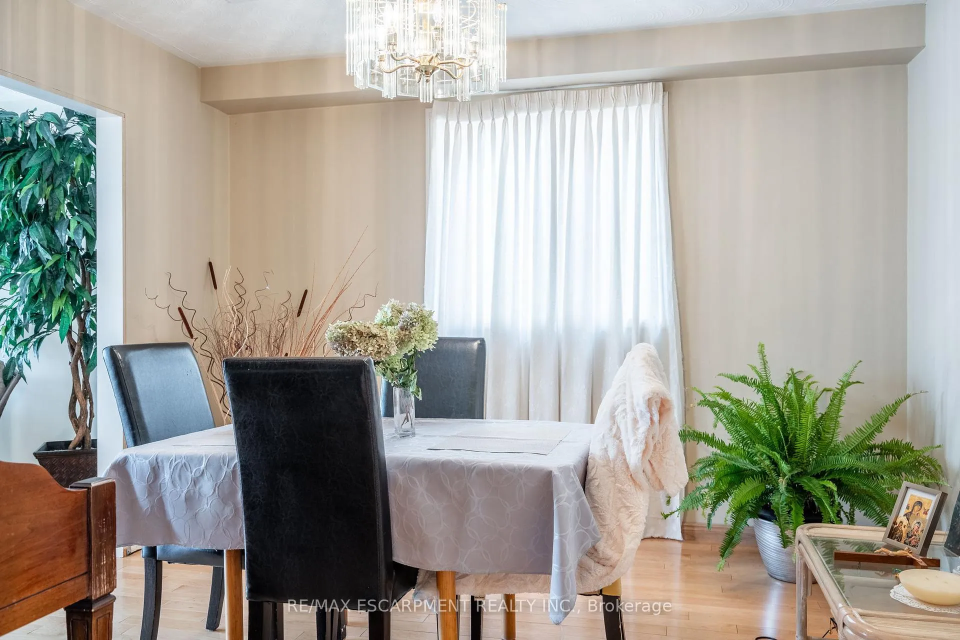 Photo 10 of 145 Homeside Avenue, Hamilton, Stoney Creek — HOMEH