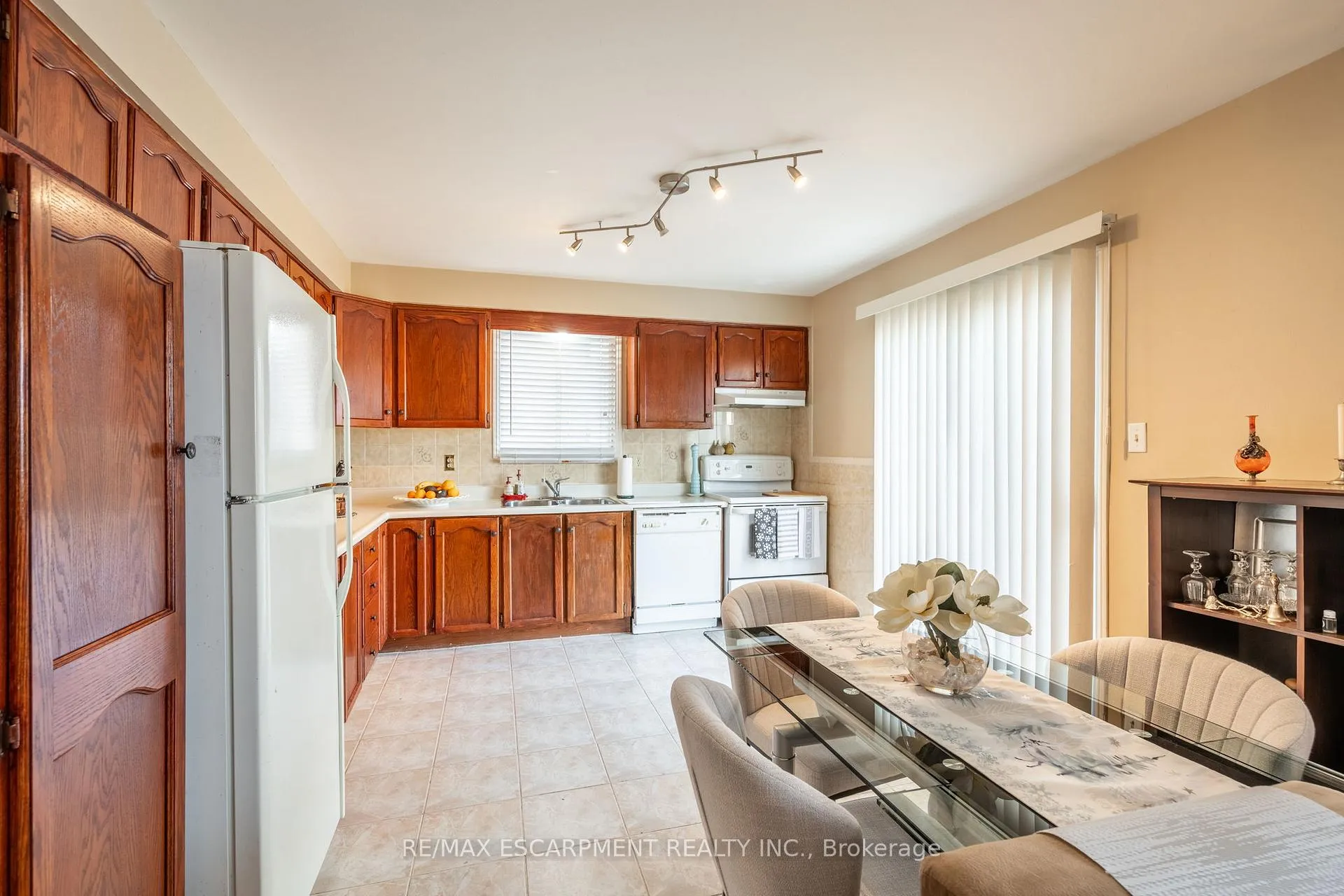 Photo 11 of 145 Homeside Avenue, Hamilton, Stoney Creek — HOMEH