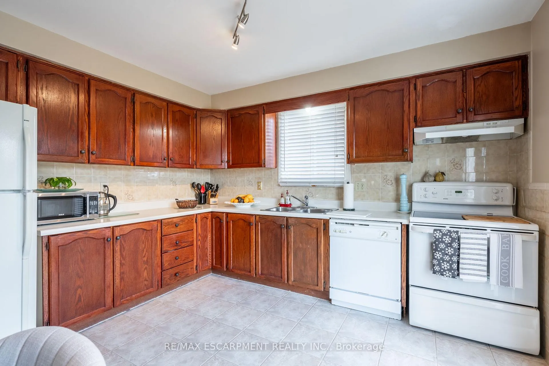 Photo 12 of 145 Homeside Avenue, Hamilton, Stoney Creek — HOMEH
