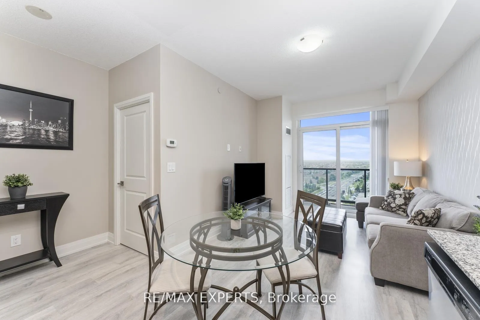 Photo 10 of Unit 1409, 3700 Highway 7 Road, Vaughan, Vaughan Corporate Centre — HOMEH