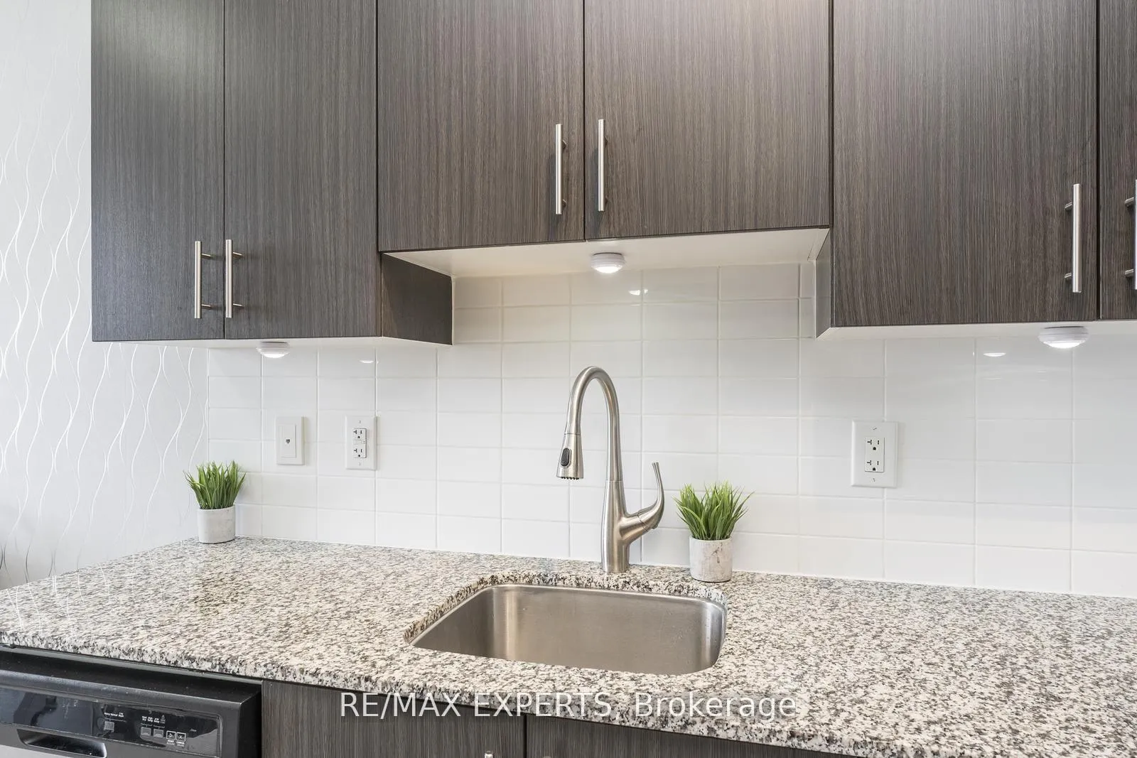 Photo 13 of Unit 1409, 3700 Highway 7 Road, Vaughan, Vaughan Corporate Centre — HOMEH