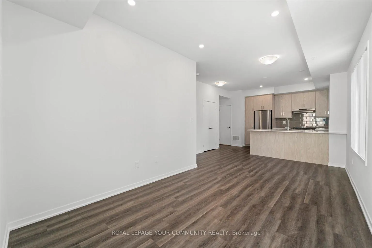 Photo 18 of Unit TH 207, 141 Honeycrisp Crescent, Vaughan, Concord — HOMEH