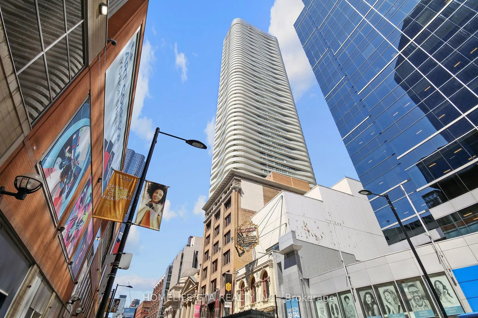 Front of Unit 3405, 197 Yonge Street