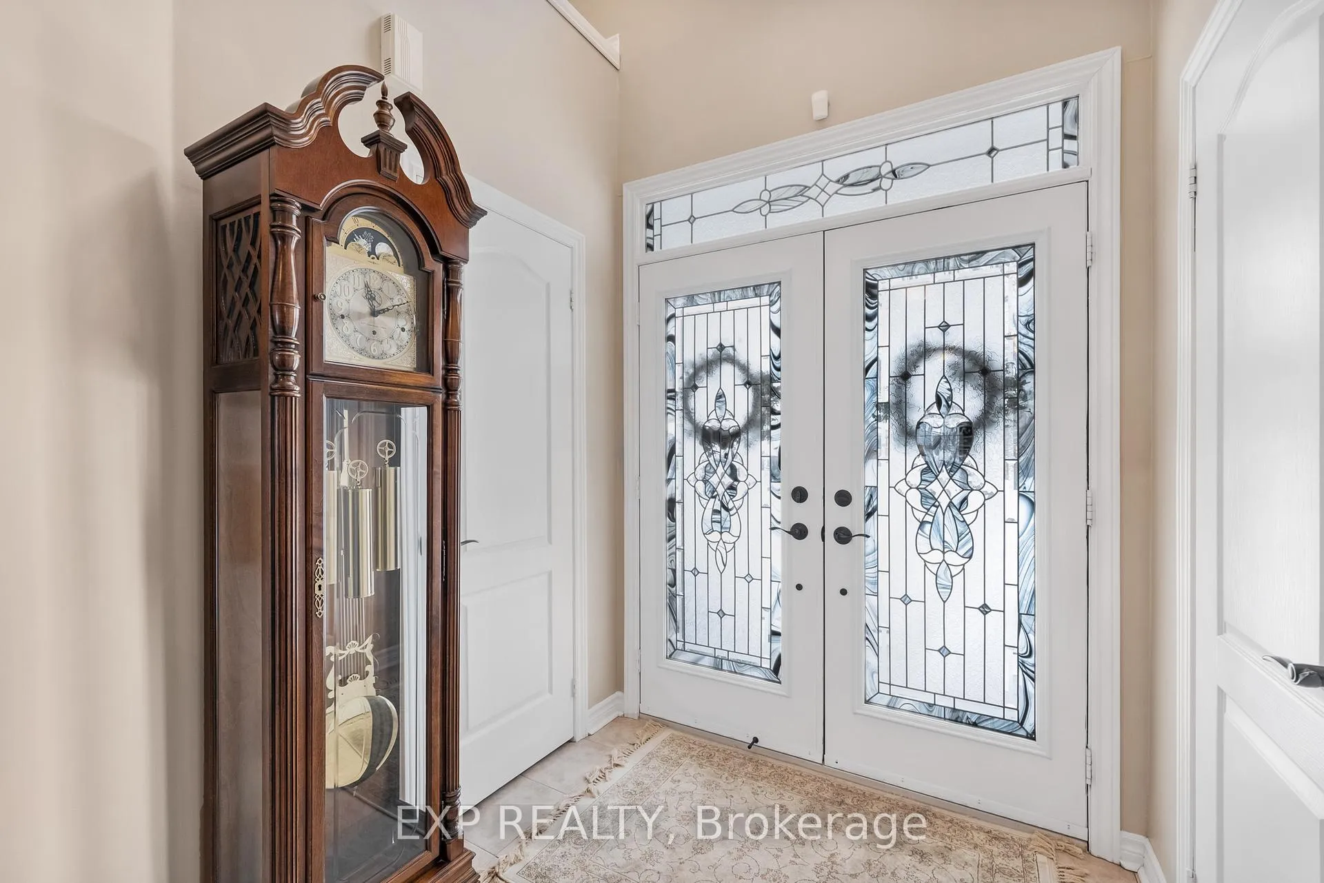 Photo 5 of 106 Succession Crescent, Barrie, Innis-Shore — HOMEH