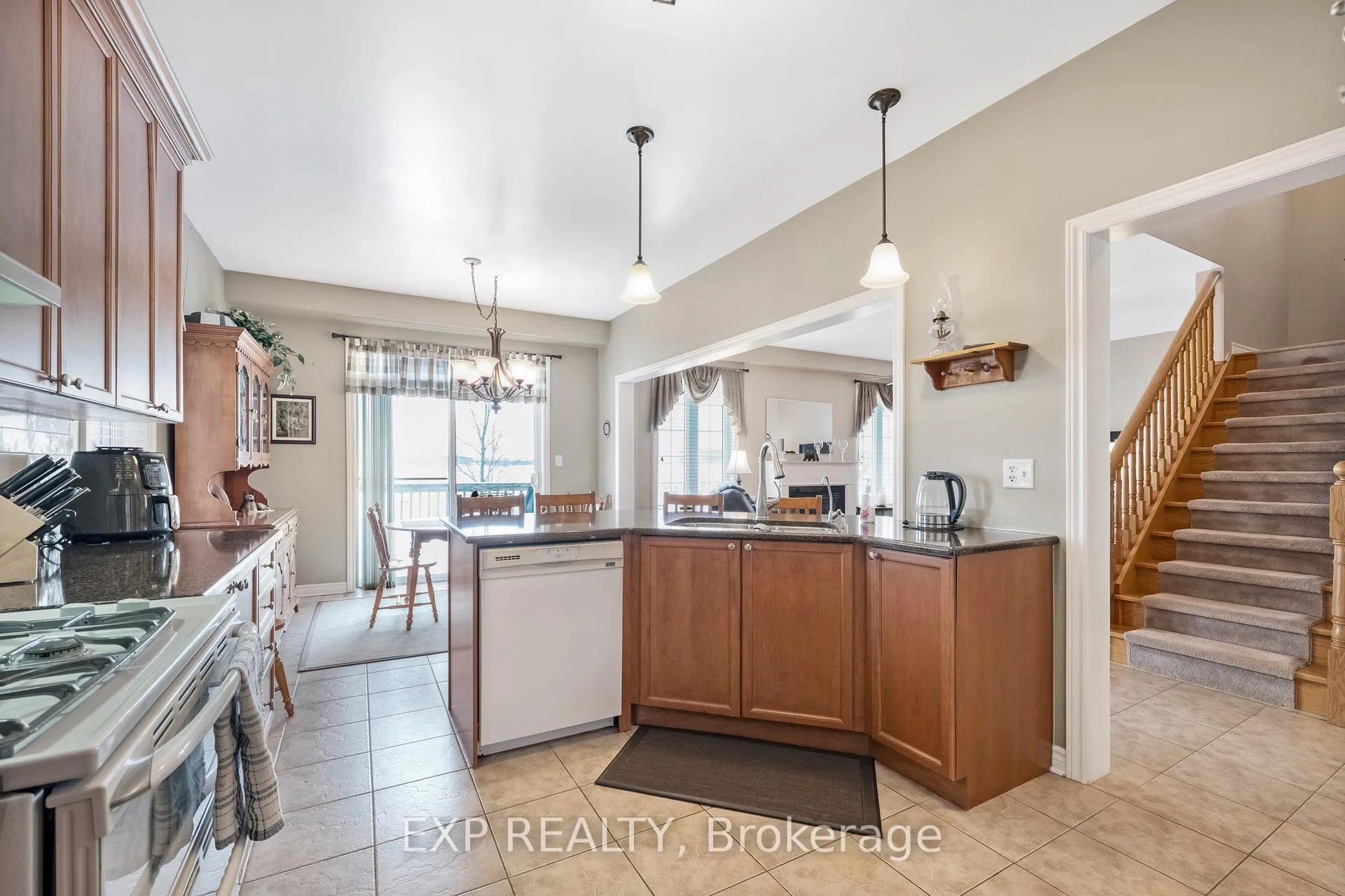 Photo 11 of 106 Succession Crescent, Barrie, Innis-Shore — HOMEH