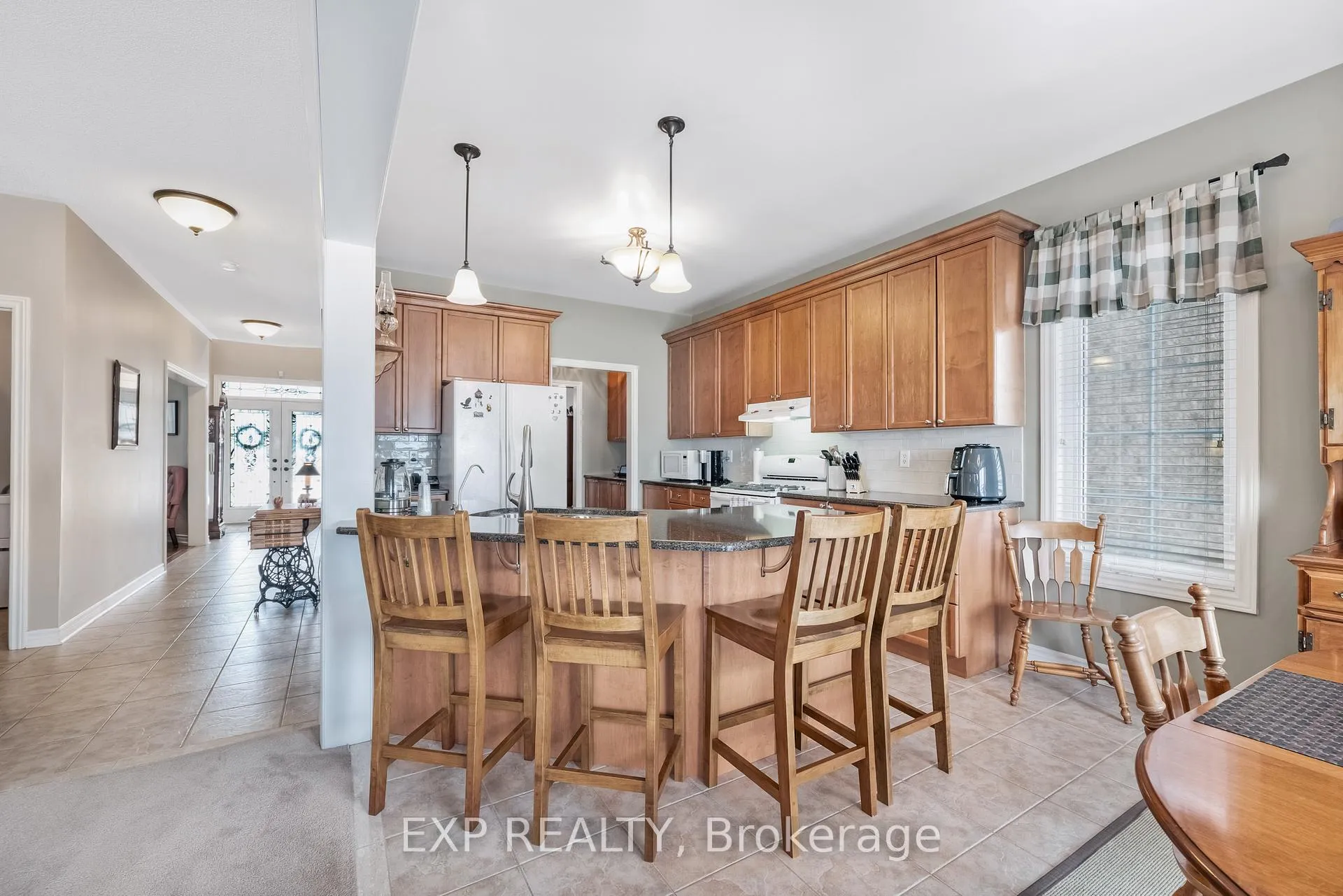 Photo 12 of 106 Succession Crescent, Barrie, Innis-Shore — HOMEH