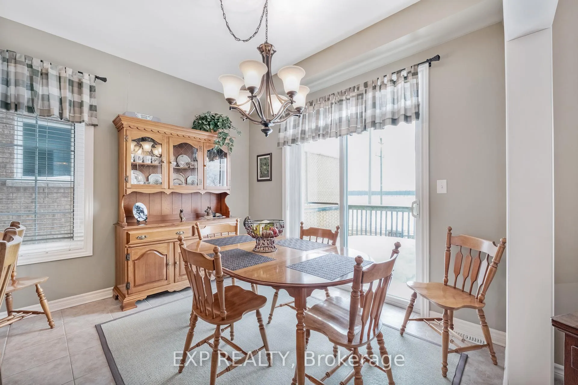 Photo 14 of 106 Succession Crescent, Barrie, Innis-Shore — HOMEH