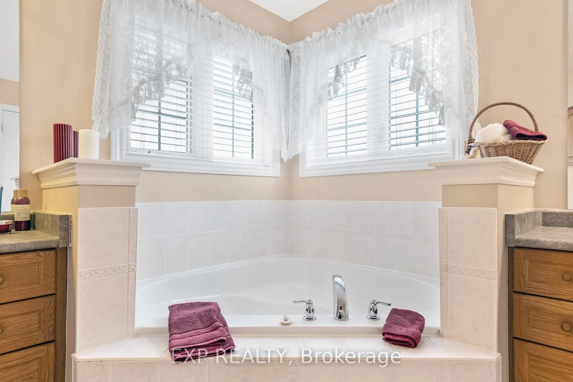 Photo 26 of 106 Succession Crescent, Barrie, Innis-Shore — HOMEH