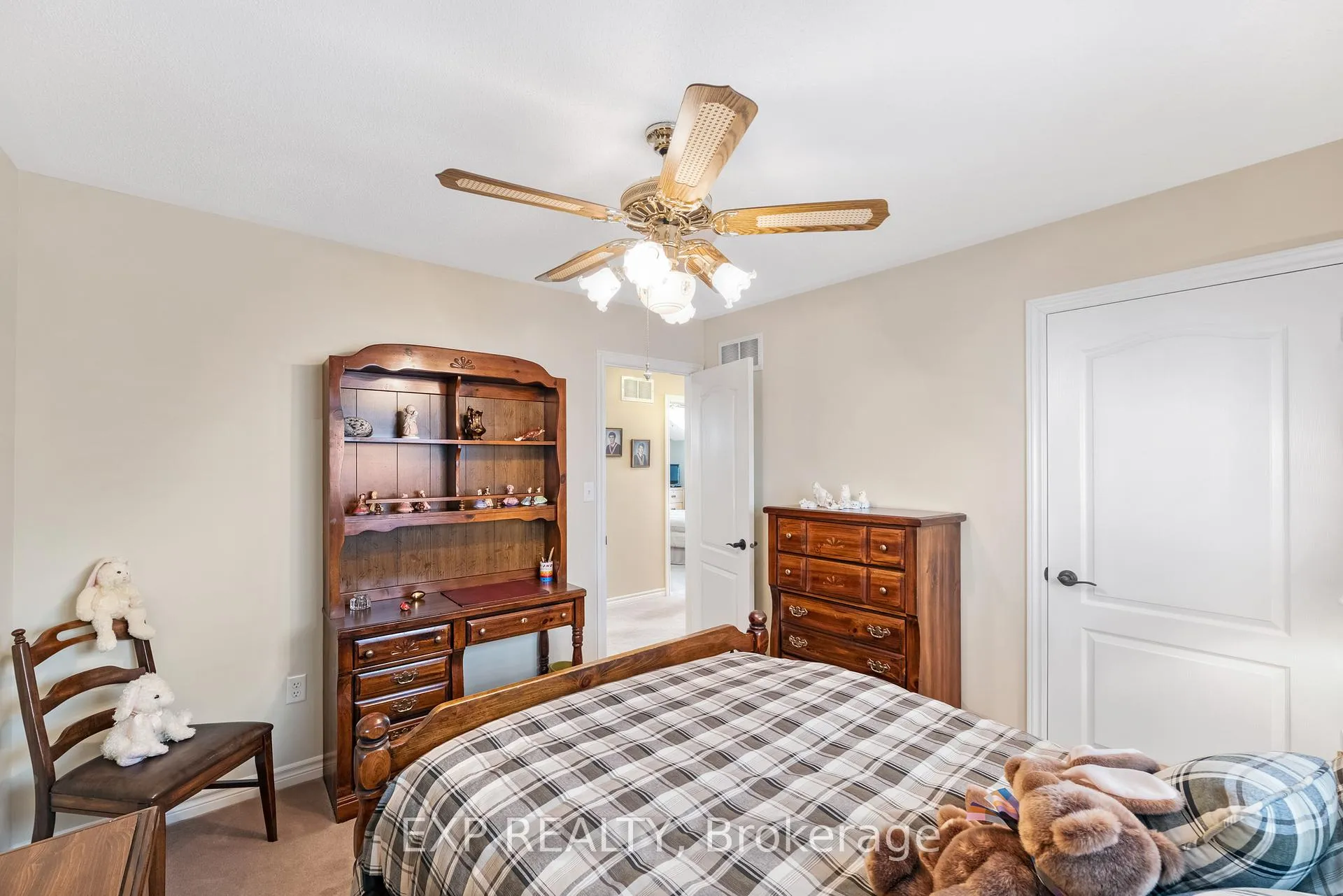 Photo 29 of 106 Succession Crescent, Barrie, Innis-Shore — HOMEH