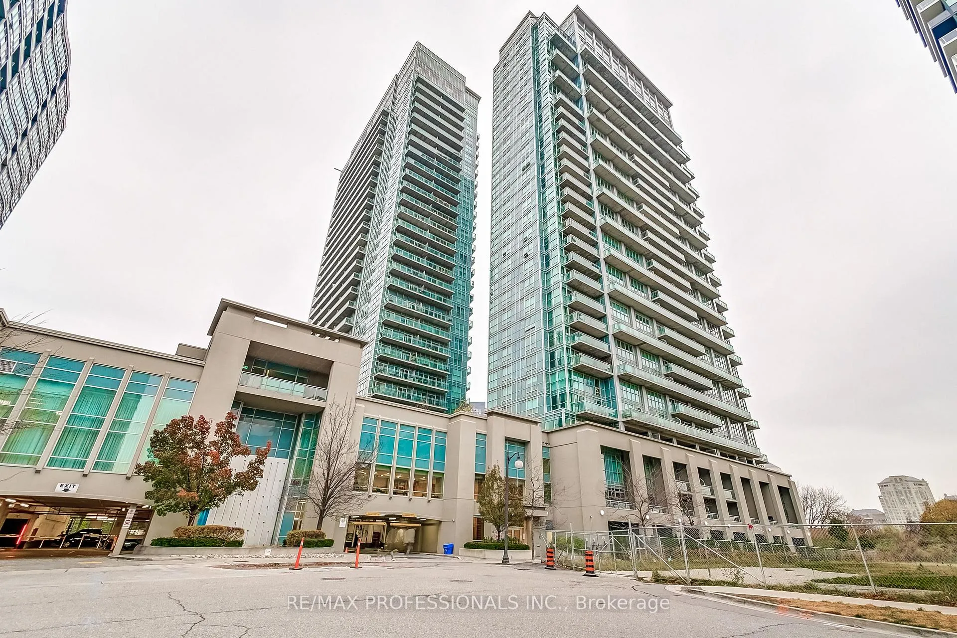 Front of Unit 2634, 165 Legion Road N