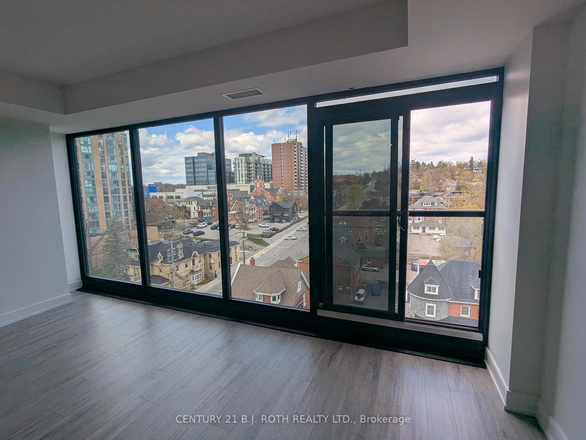 Photo 5 of Unit 822, 185 Dunlop Street E, Barrie, Lakeshore — HOMEH