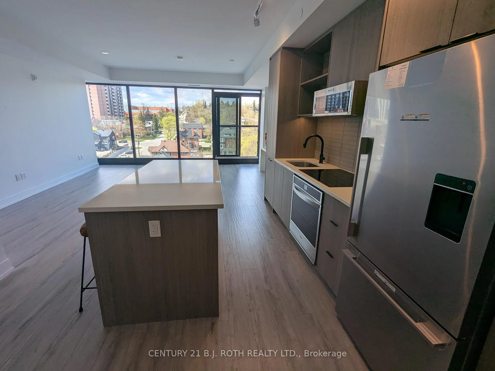 Photo 6 of Unit 822, 185 Dunlop Street E, Barrie, Lakeshore — HOMEH
