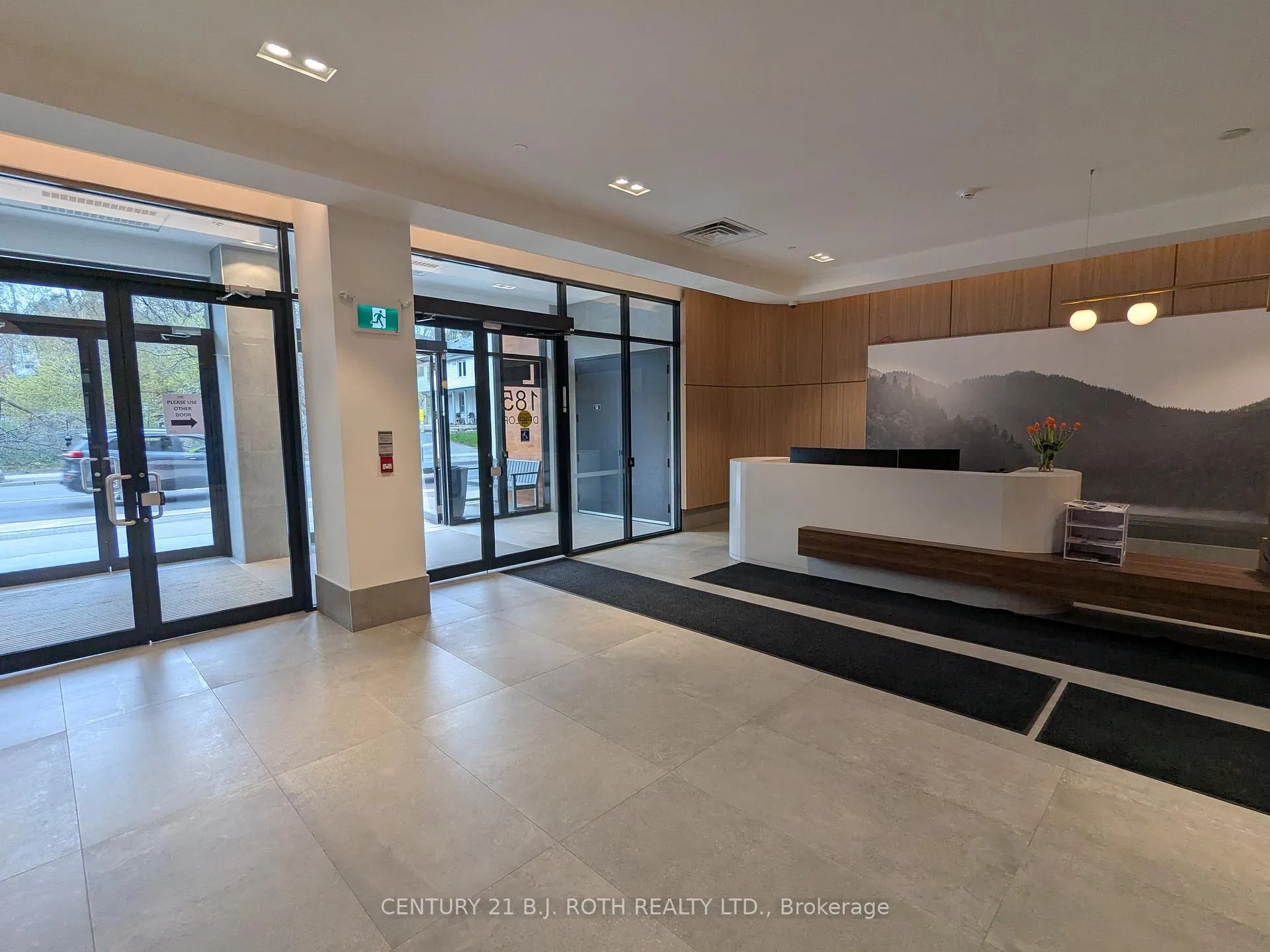 Photo 8 of Unit 822, 185 Dunlop Street E, Barrie, Lakeshore — HOMEH