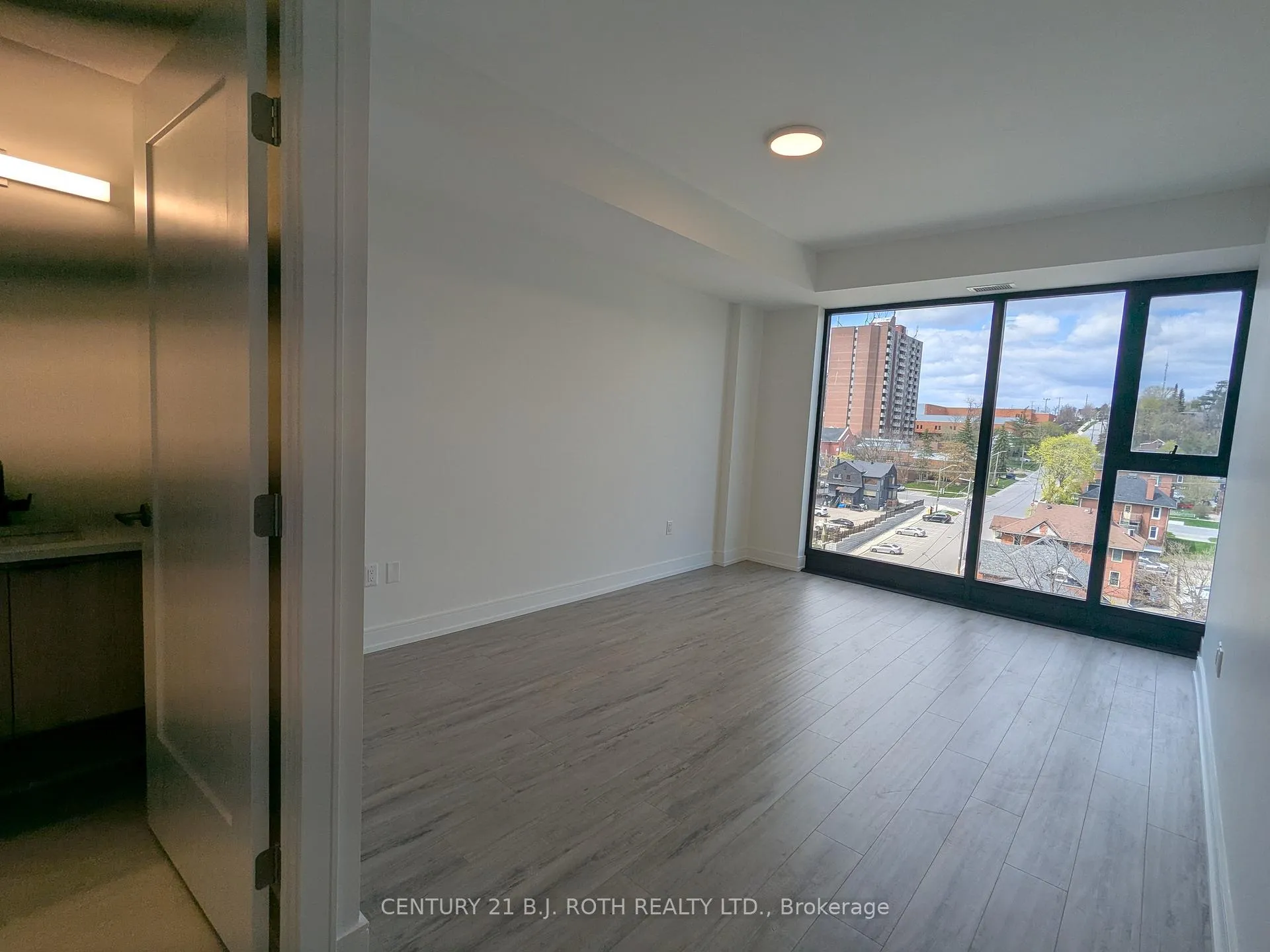 Photo 19 of Unit 822, 185 Dunlop Street E, Barrie, Lakeshore — HOMEH
