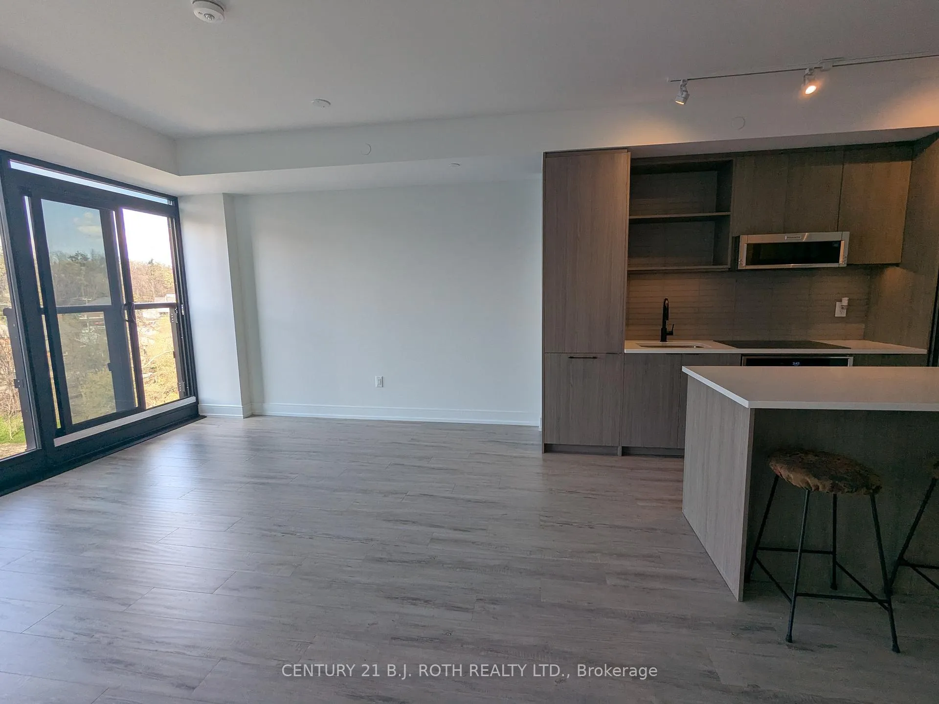 Photo 33 of Unit 822, 185 Dunlop Street E, Barrie, Lakeshore — HOMEH