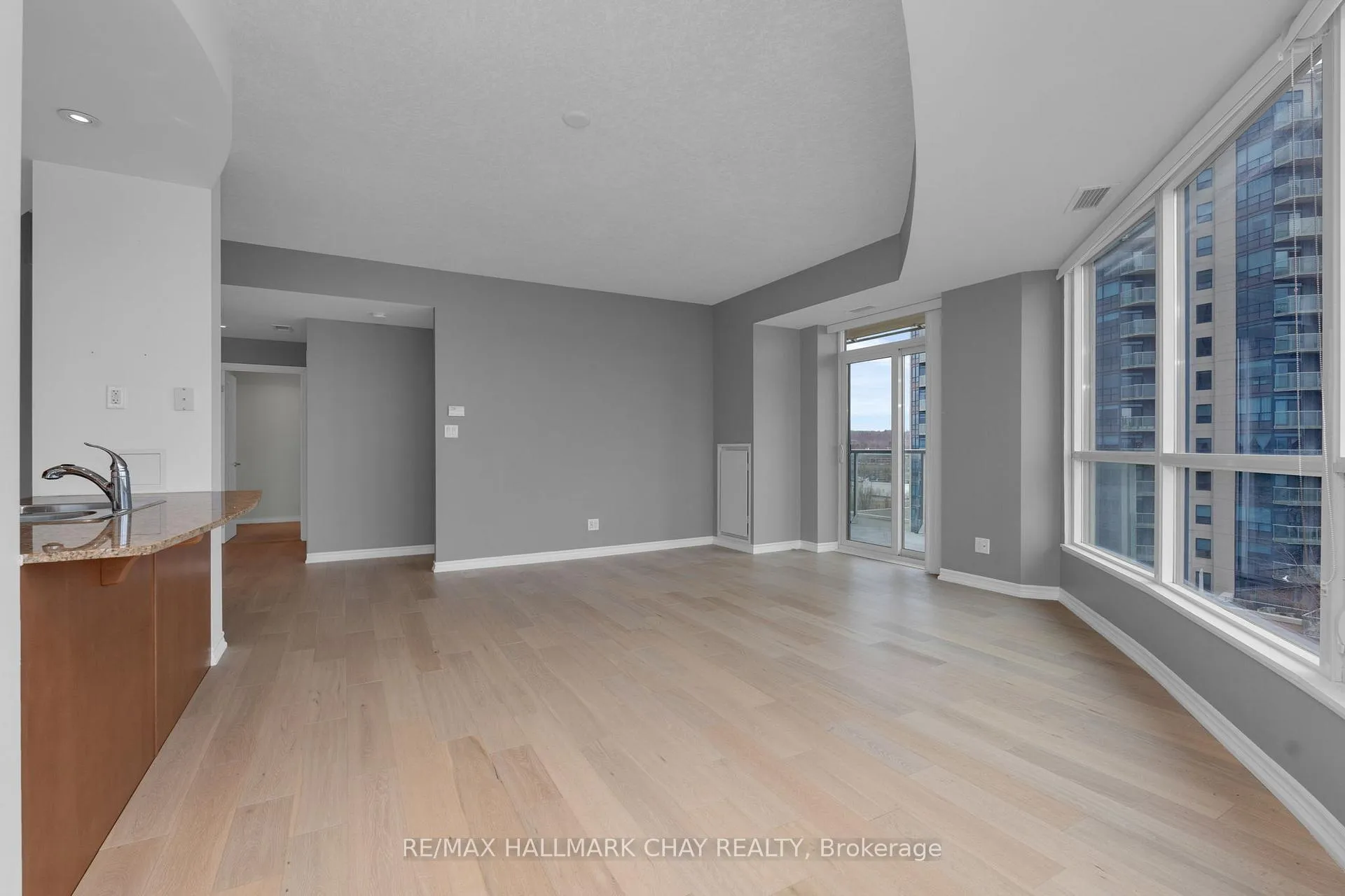 Photo 6 of Unit 706, 37 Ellen Street, Barrie, City Centre — HOMEH
