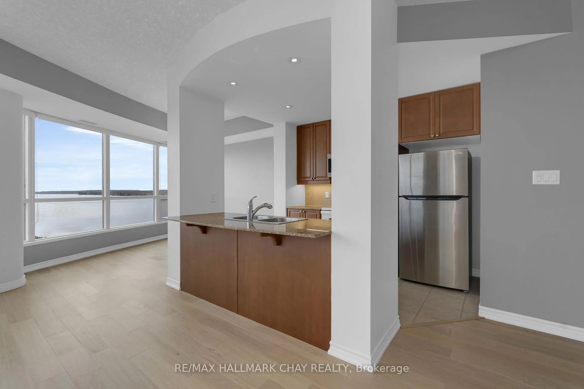 Photo 7 of Unit 706, 37 Ellen Street, Barrie, City Centre — HOMEH
