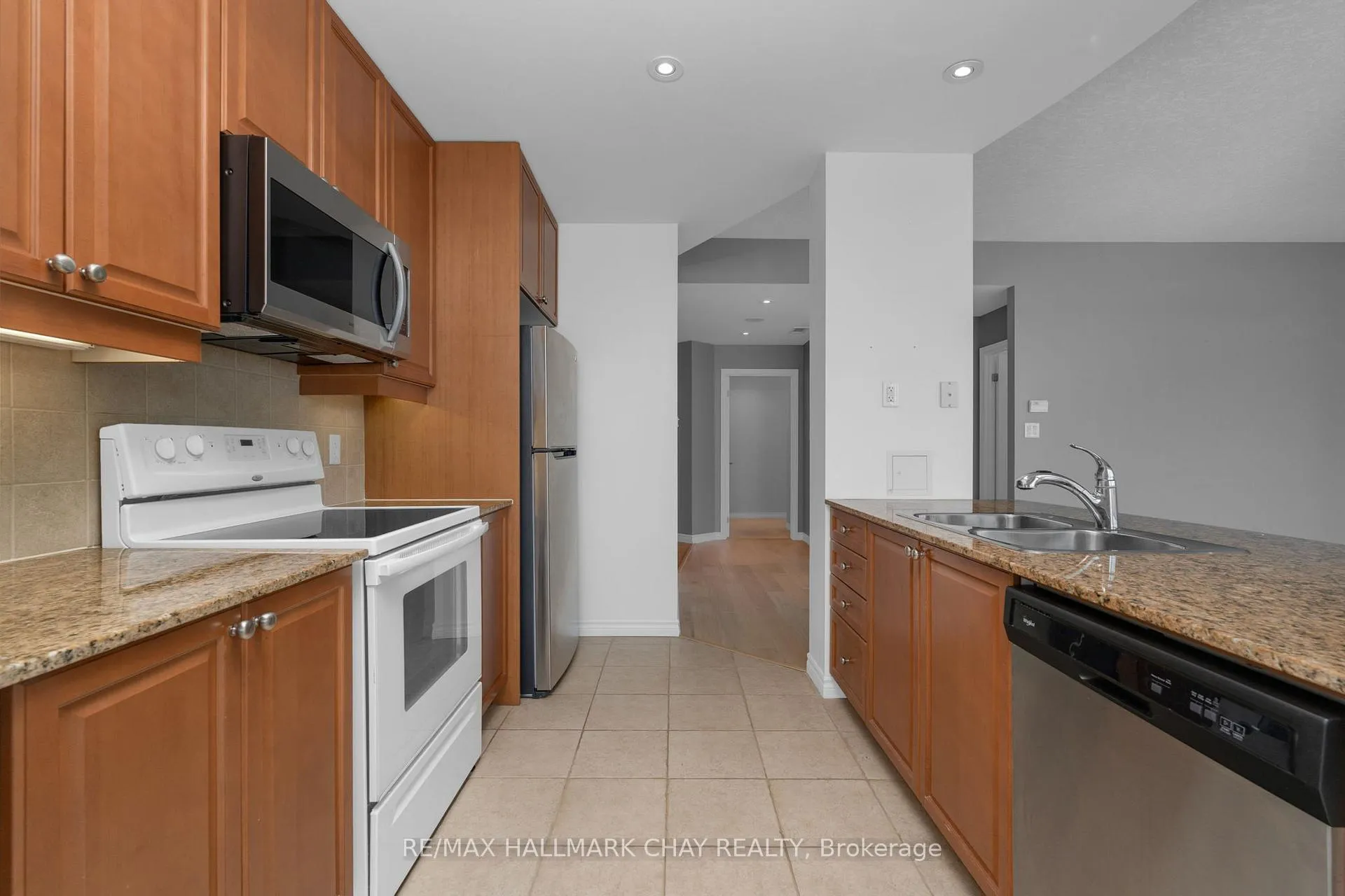 Photo 8 of Unit 706, 37 Ellen Street, Barrie, City Centre — HOMEH