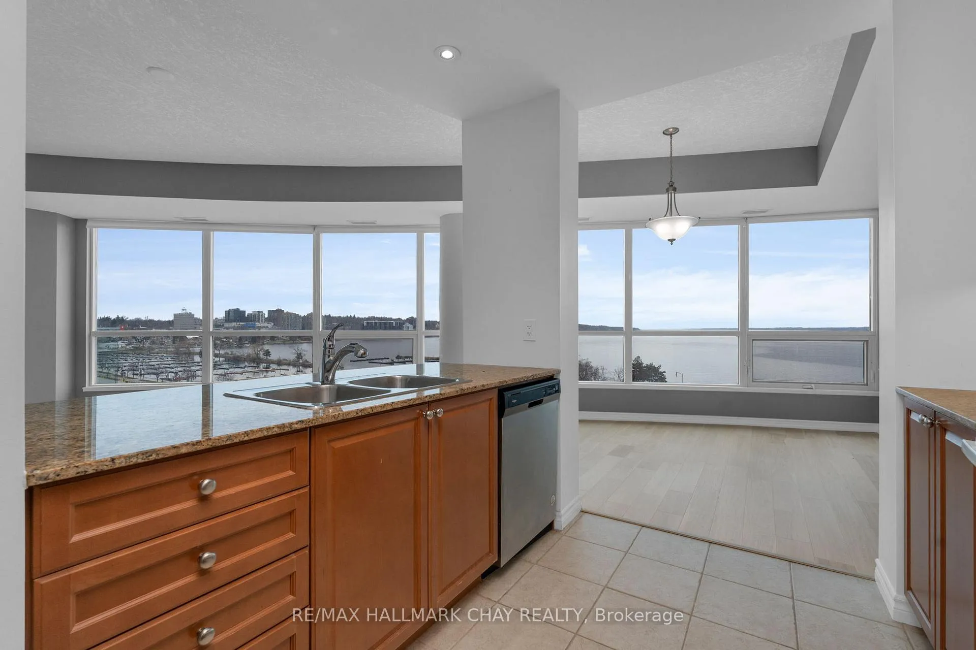 Photo 9 of Unit 706, 37 Ellen Street, Barrie, City Centre — HOMEH