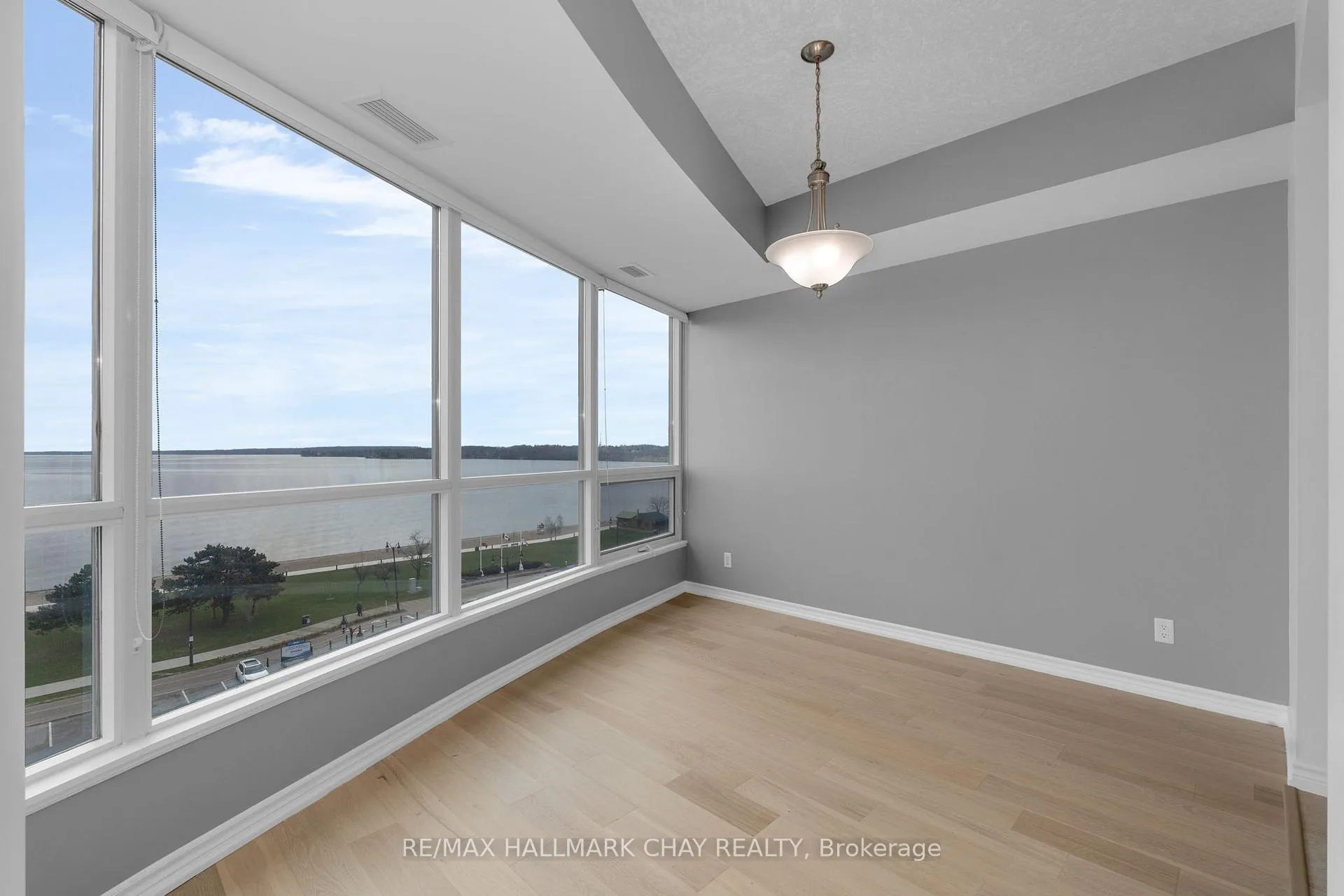 Photo 10 of Unit 706, 37 Ellen Street, Barrie, City Centre — HOMEH